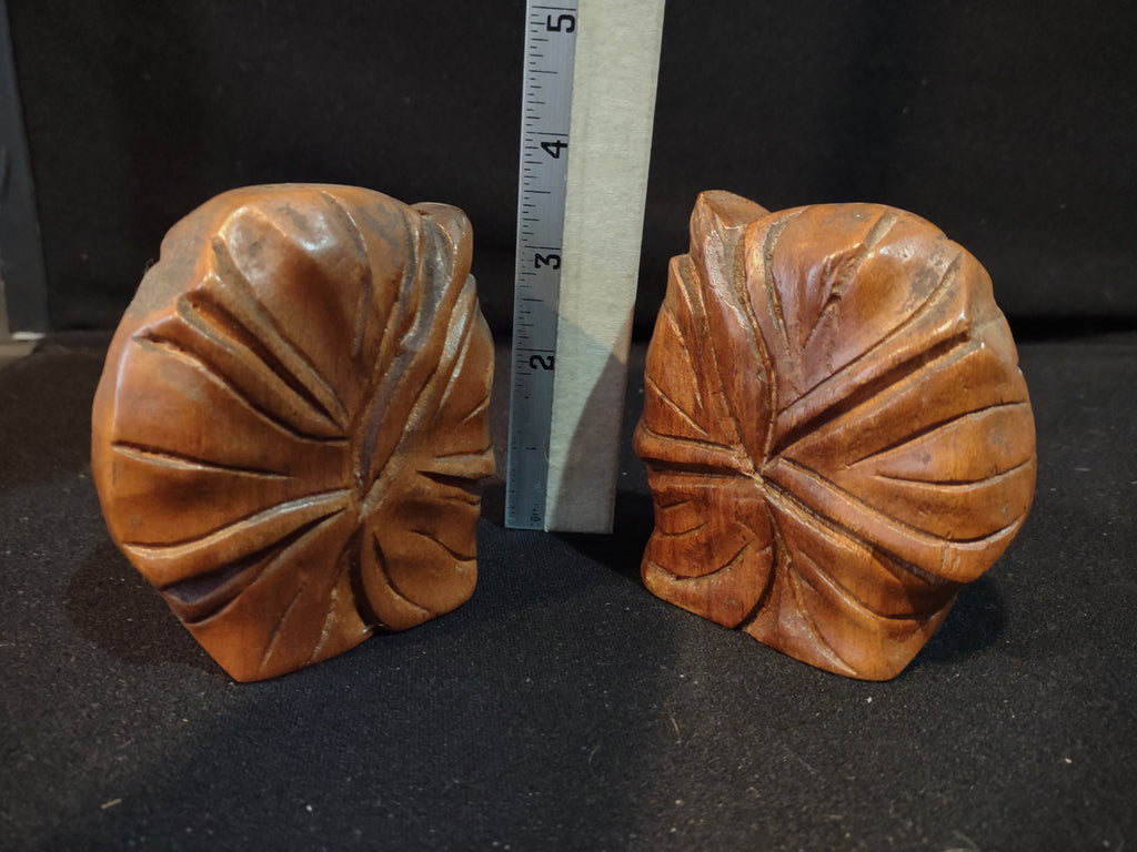 Vintage Philippines Wooden Carved Leaf Flower Salt and Pepper Shaker (lot 5380)