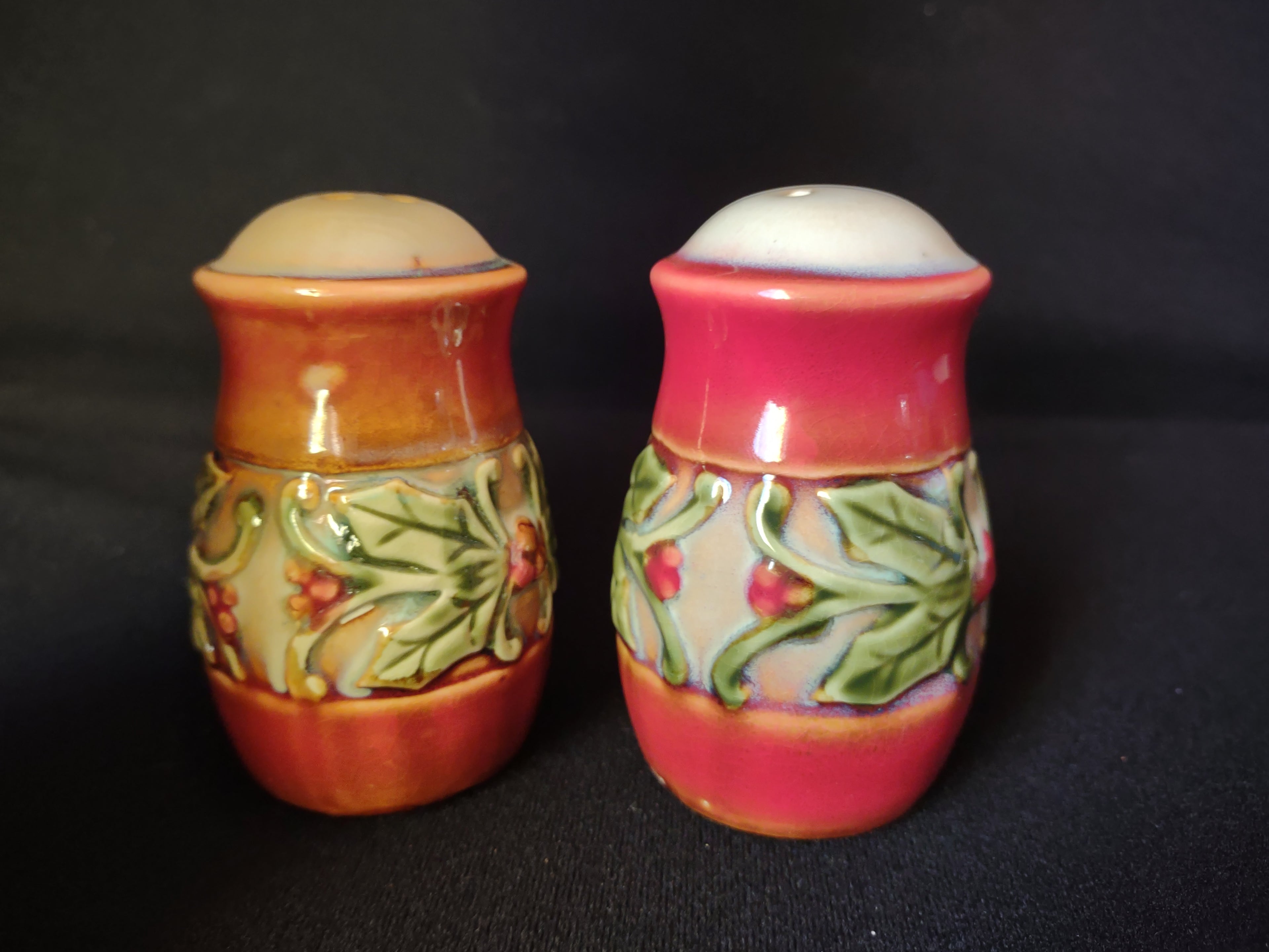 Holiday Thanksgiving Christmas Salt Pepper Shaker Poinsettia Ceramic (lot 1696)