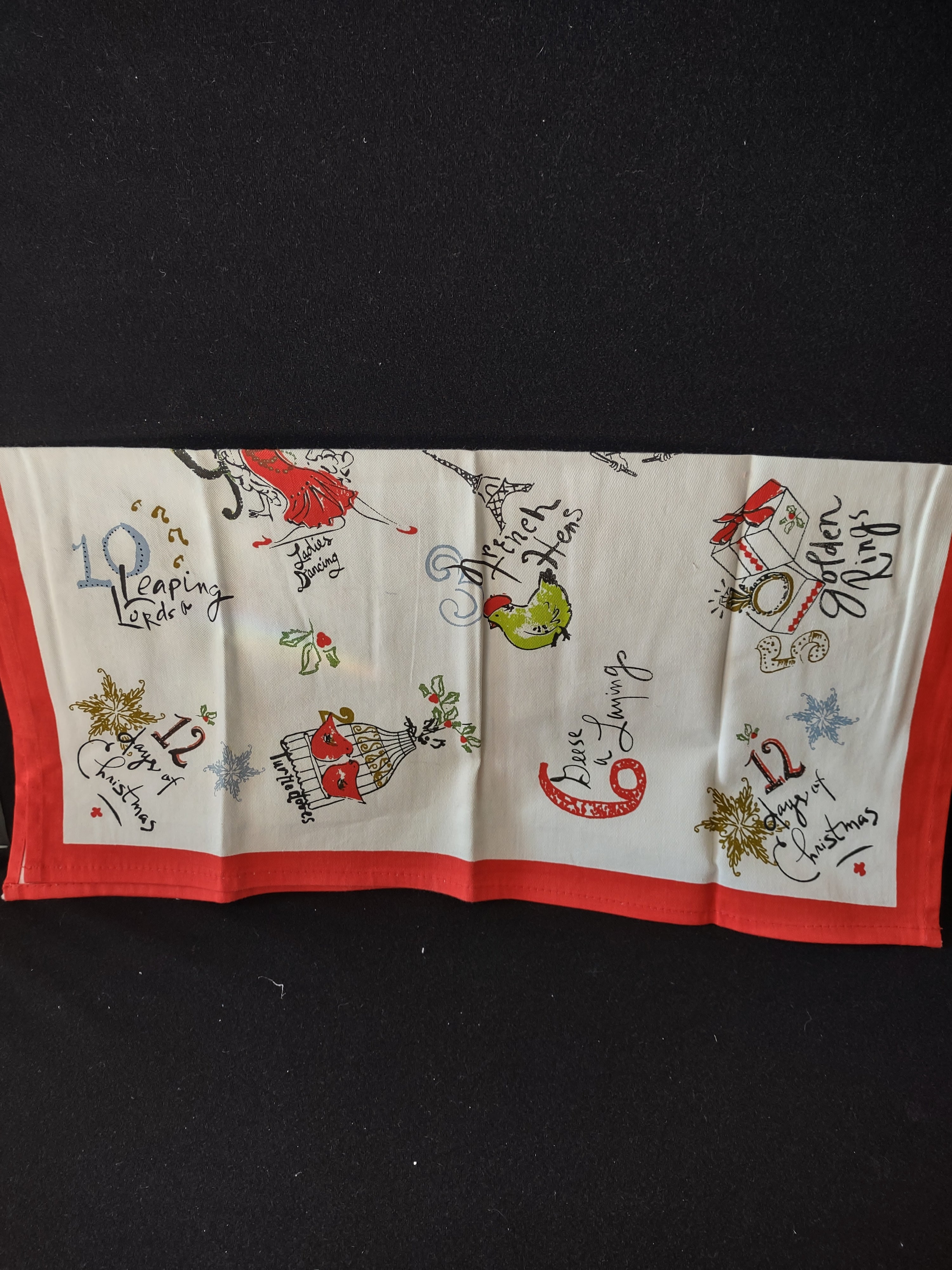 12 Days Of Christmas Lenox 20X13.5 Red Placemats 20X19 Napkins 4 Each (Lot 4317