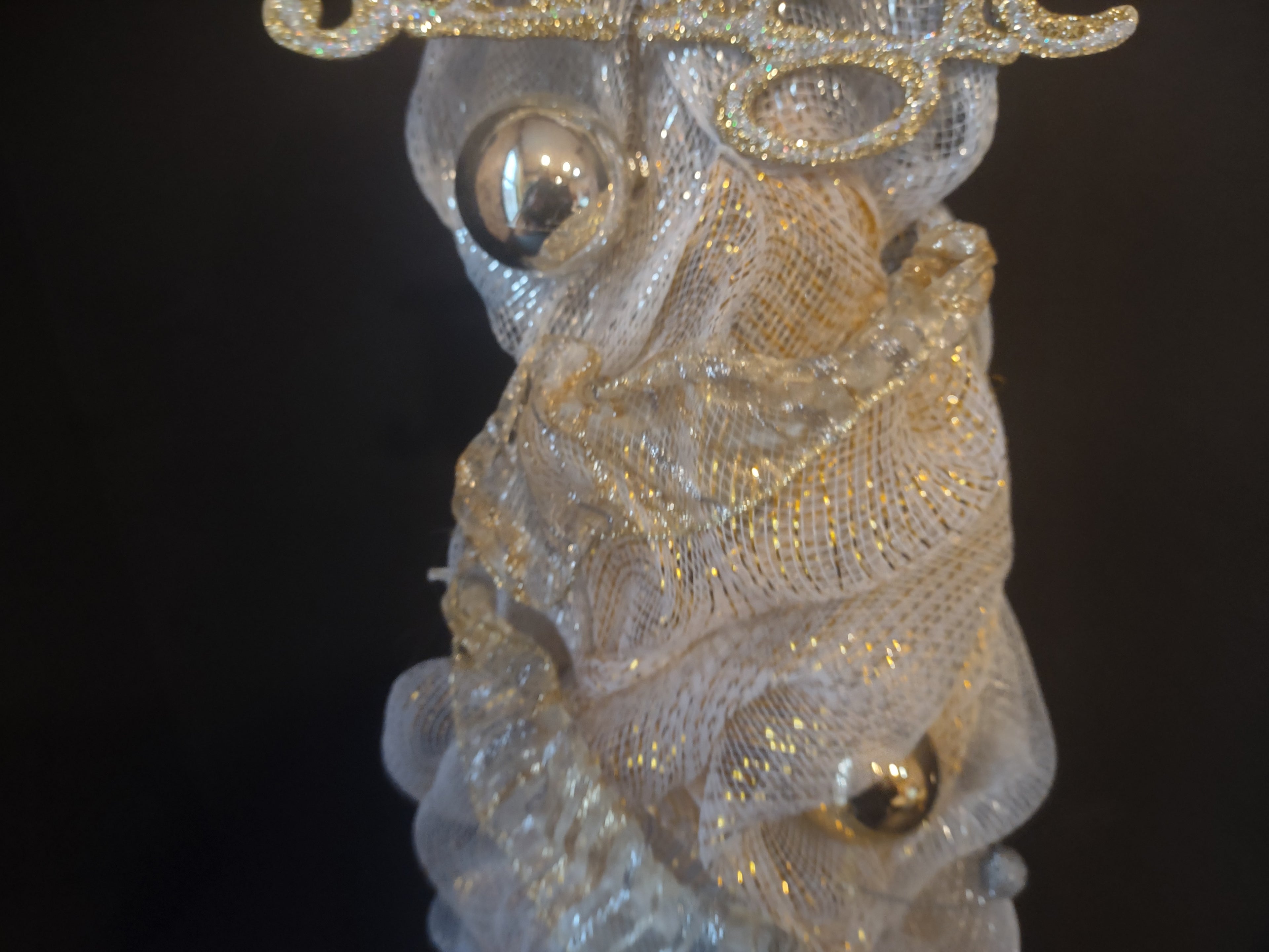 Christmas Tree Tabletop Mesh Ribbon White Gold 24" (lot 1395)