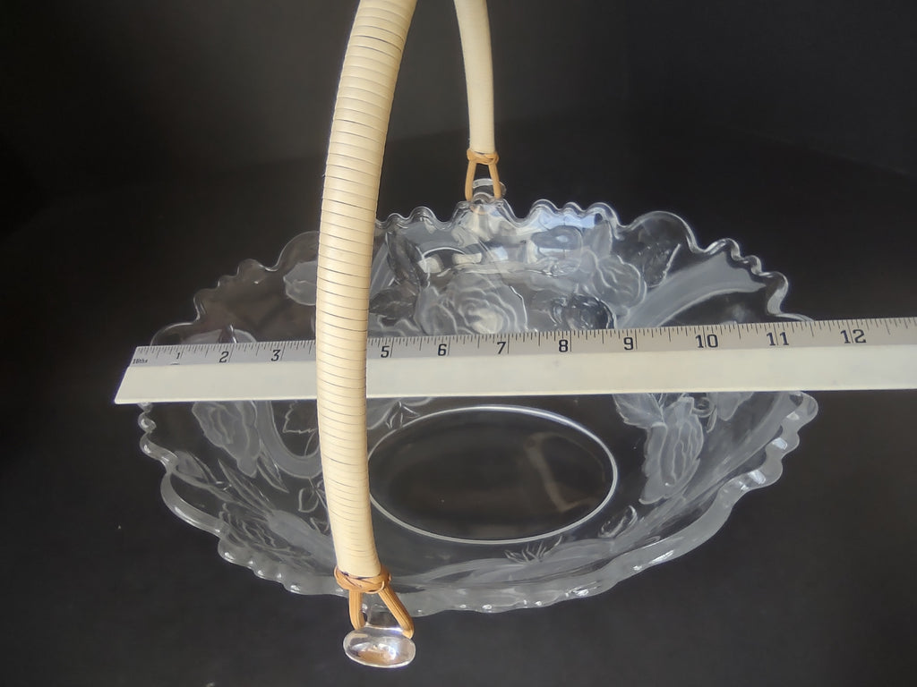 Von Maur Wedding Basket Roses Etched Glass (lot 2663)