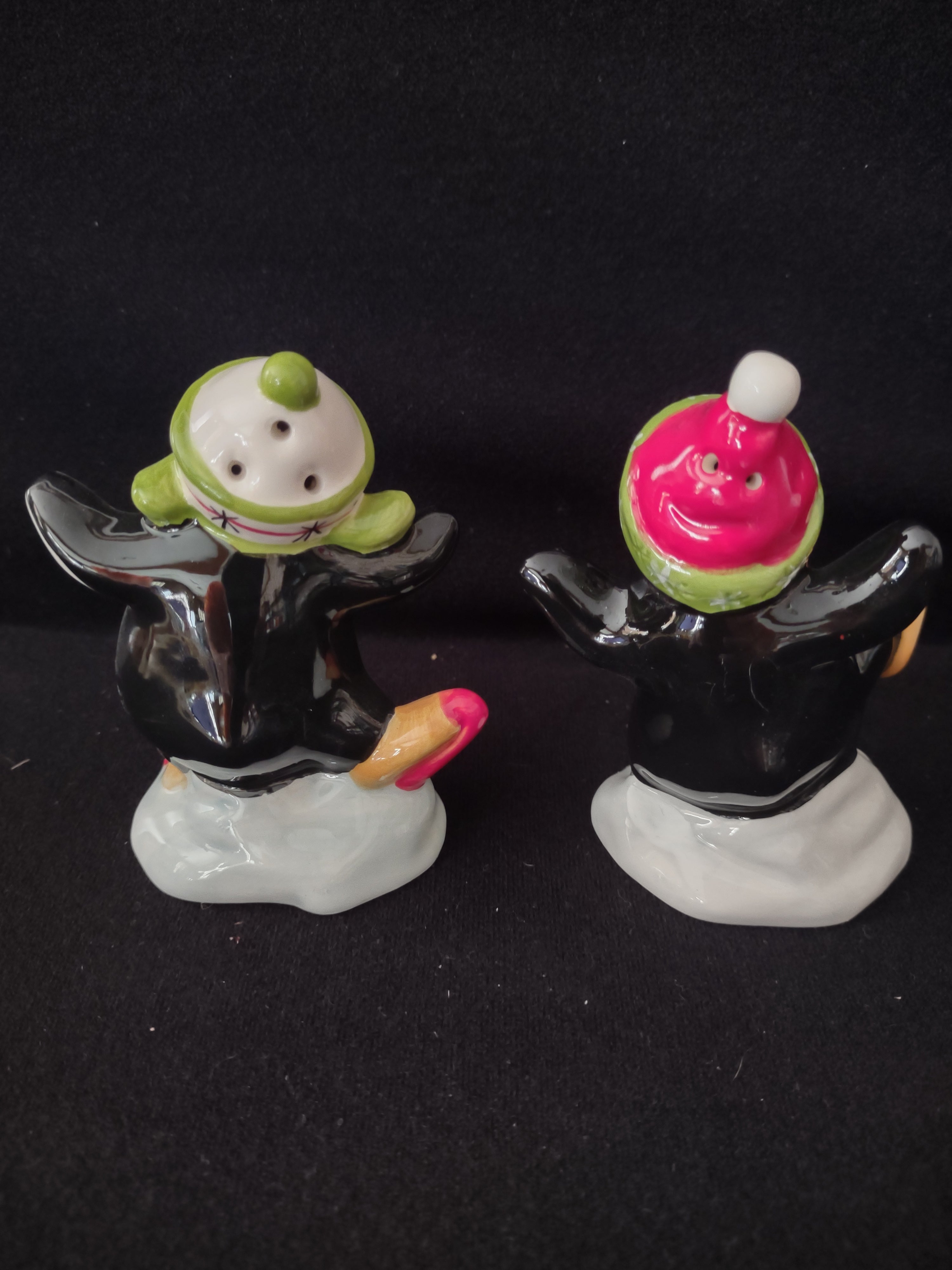 Vintage Christmas Penguins Skates Salt Pepper Set (Lot 4089)