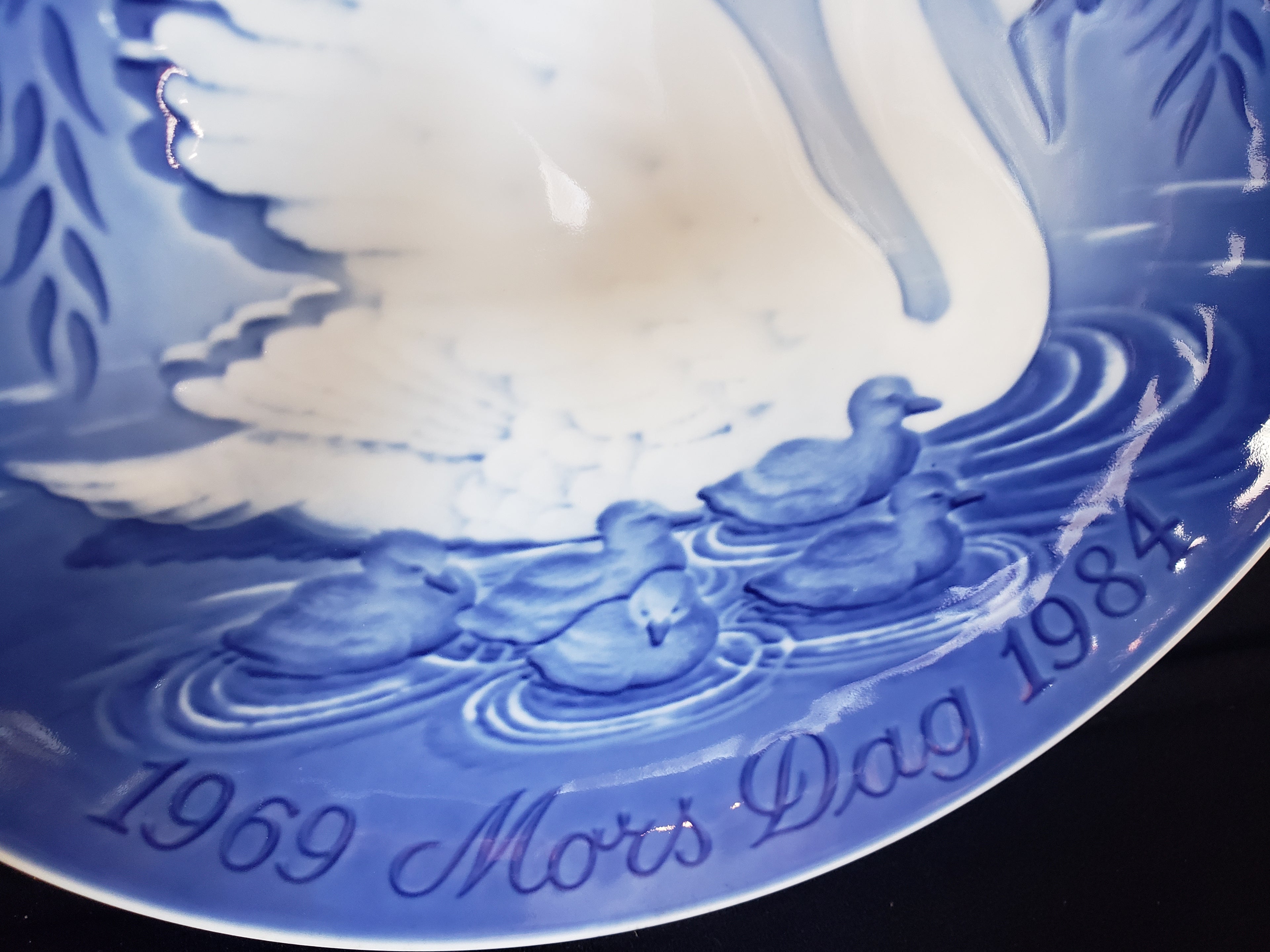 B & G Copenhagen Porcelain Wall Plate Mother's Day Swan Blue (lot 2197)