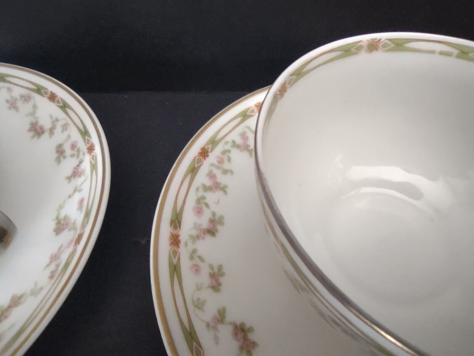 Haviland Limoges Schleiger 346 Red Rose 3 x Tea Cup (lot 542)