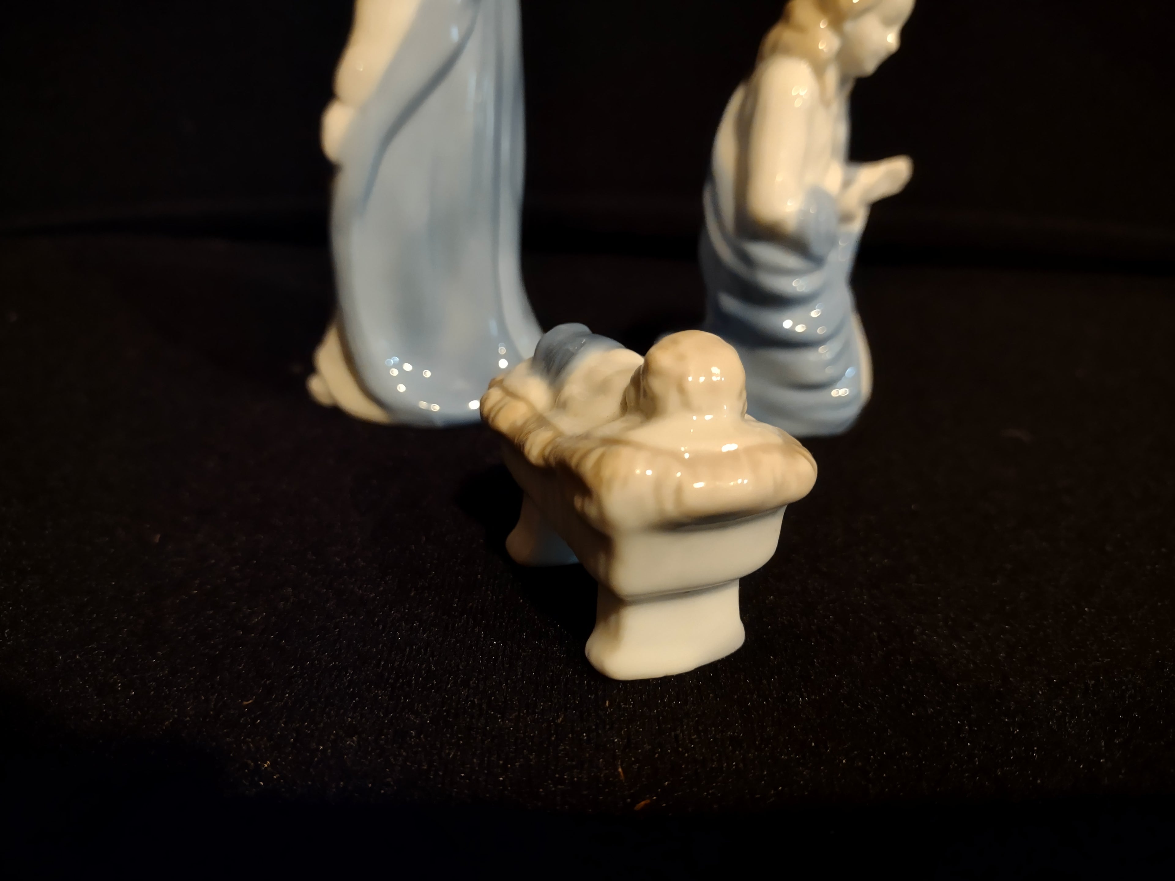 Vintage Christmas Nativity Sanmyro Japan Blue White Mary Joseph Baby (lot 2443)