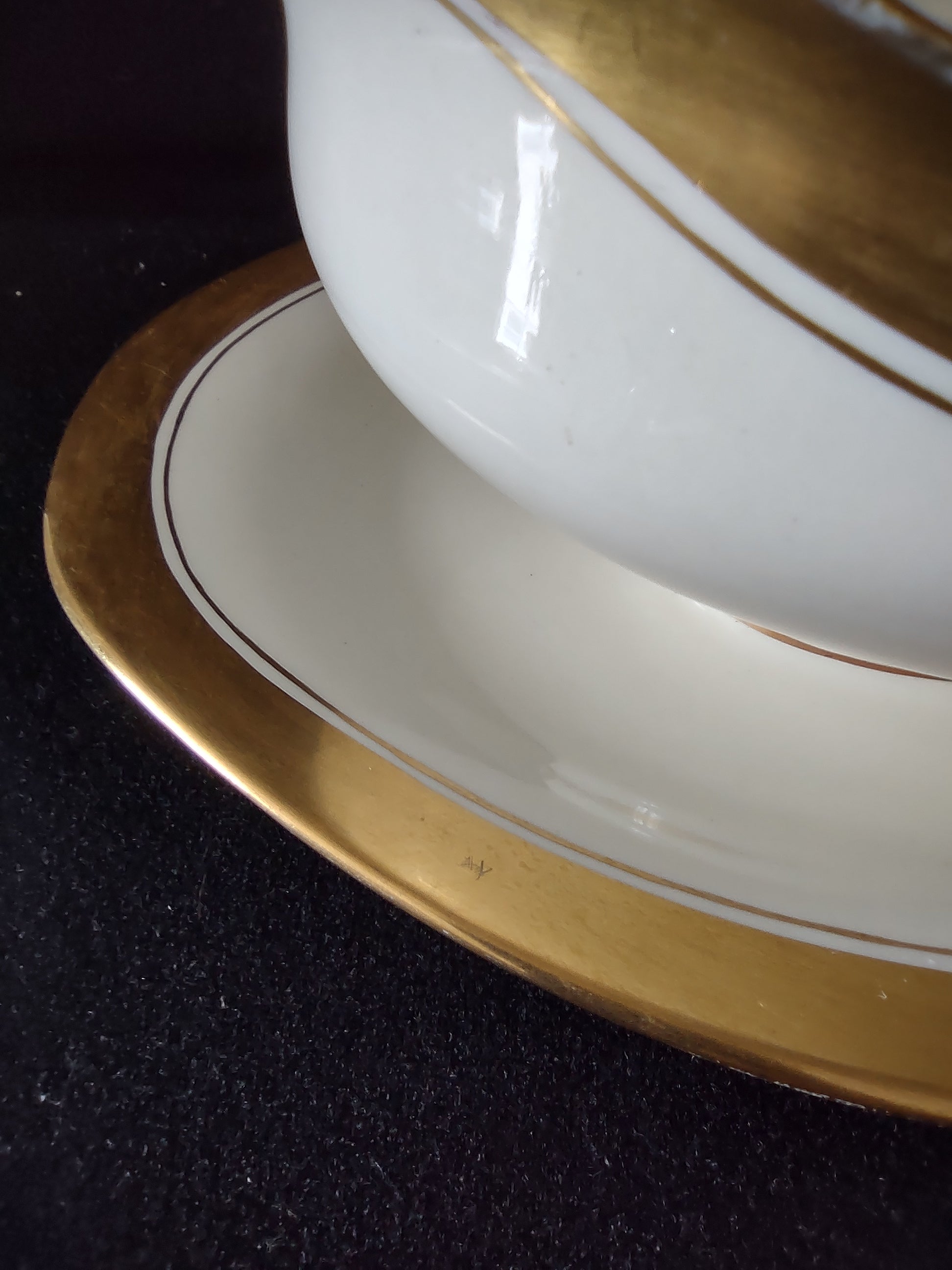 Vintage Johnson Brothers Gravy Boat Underliner Pareek Gold Rimmed (Lot 5551)