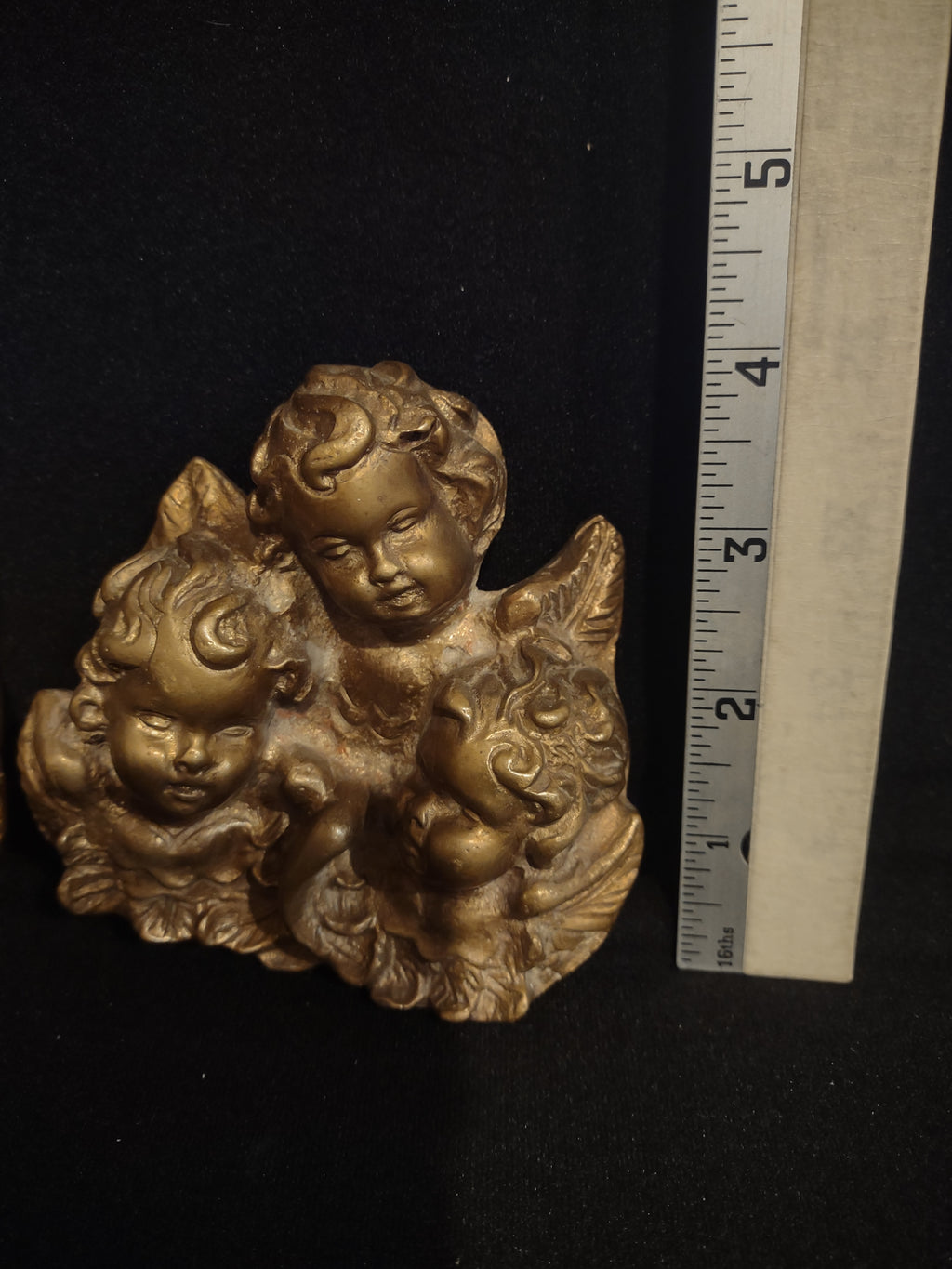 Vintage Set of 2 Brass Wall Hanging Angels 4" (lot 2548)