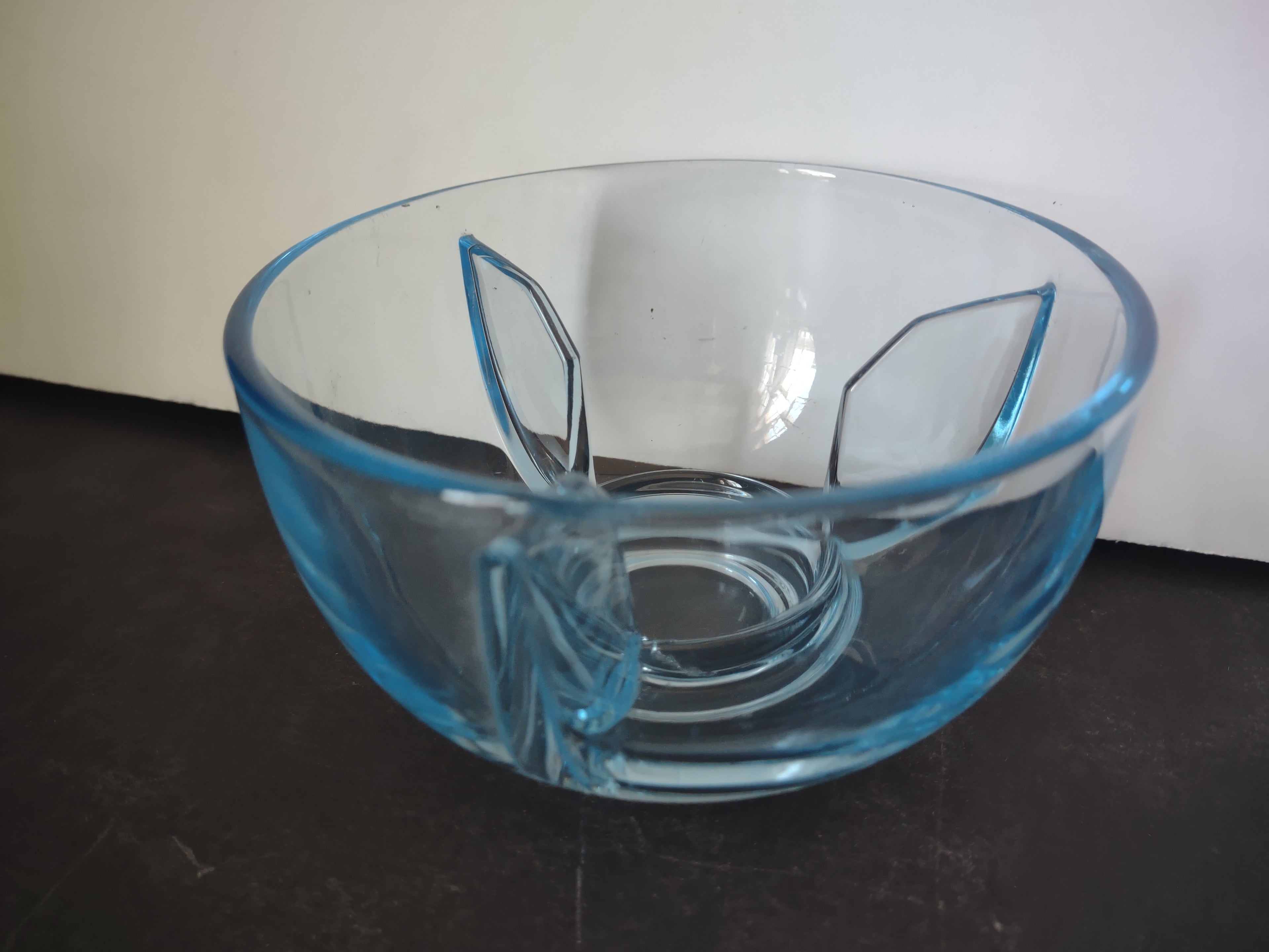 Set of 4 Blue Glass Sea Food Serving Bowl (lot 2716)