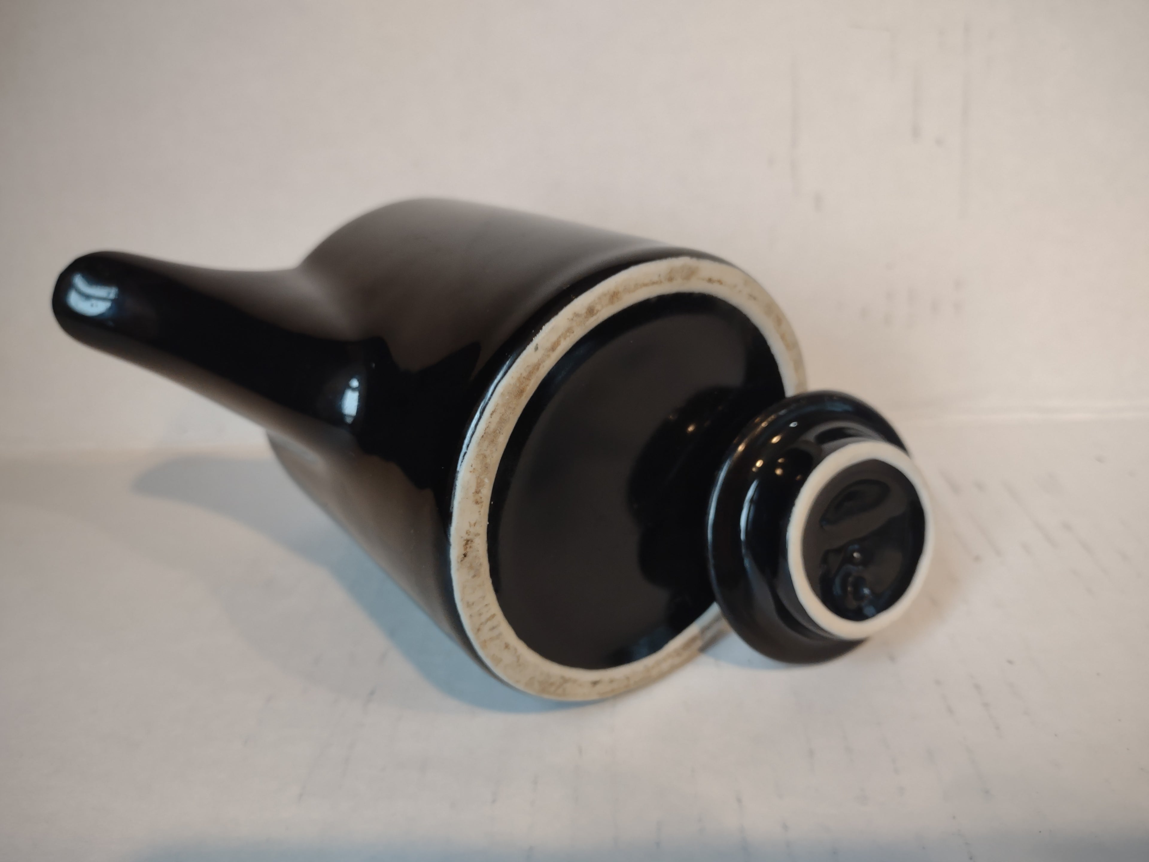 Vintage High Gloss Black Glaze White Lining Small Ceramic Teapot 4" (lot 5336)
