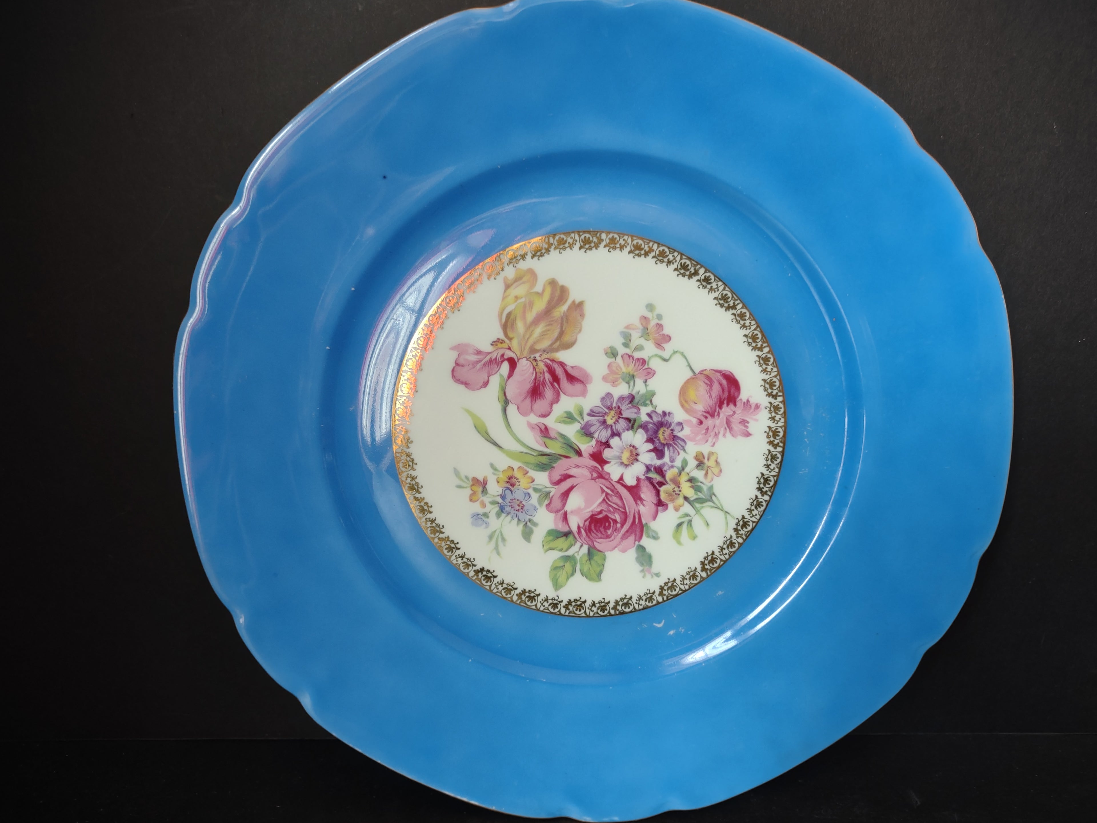 Vintage Czechoslovakia Victoria Blue Cobalt Dinner Plate Iris (lot 5645)