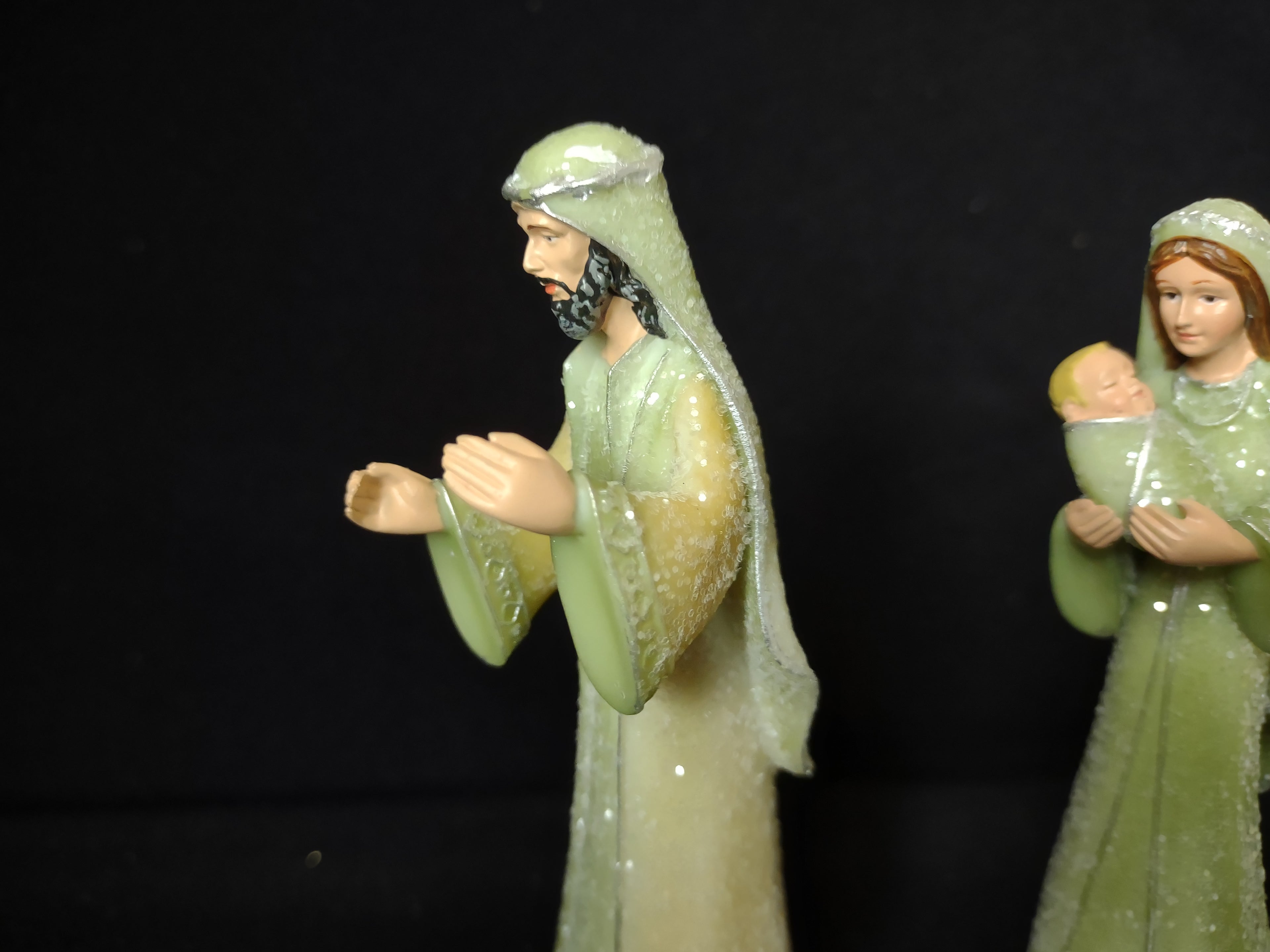Christmas Nativity Hawthorne Village Joseph Mary Baby Jesus Figurine (lot 2287)