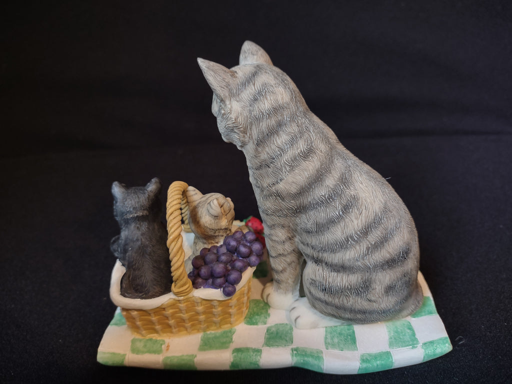 Lenox Family Picnic Mama Cat Kittens Strawberry & Cheese (lot 1633)