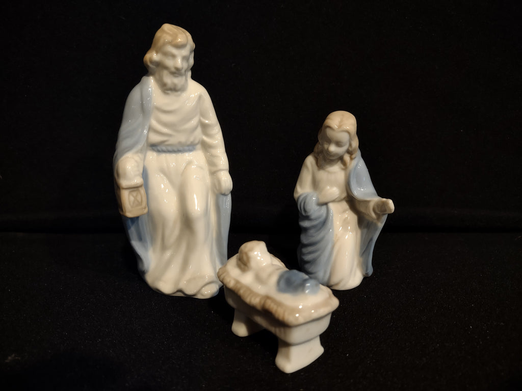 Vintage Christmas Nativity Sanmyro Japan Blue White Mary Joseph Baby (lot 2443)