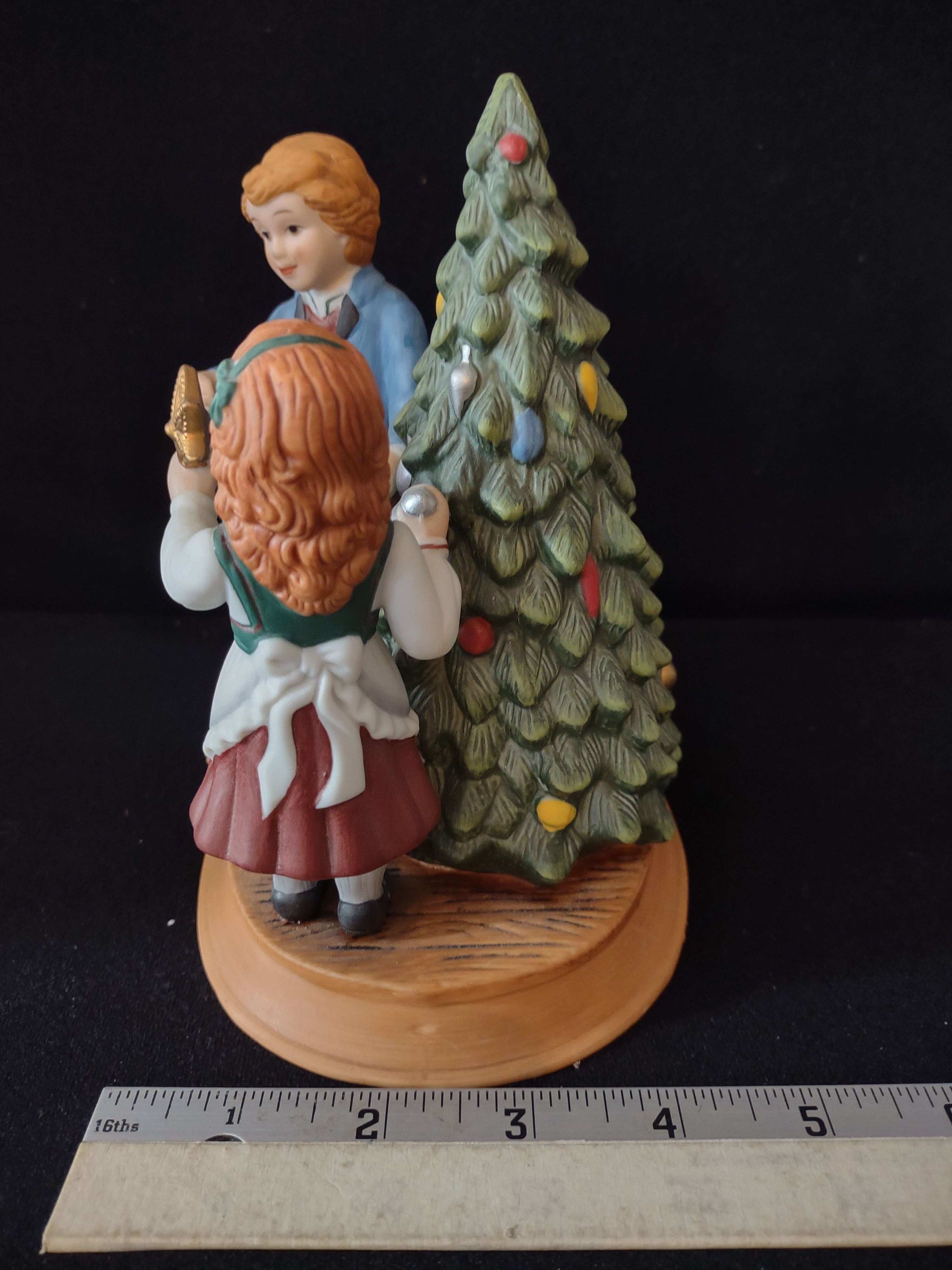 Avon Christmas Tree Memories 1982 Keeping Traditions Boy Girl (Lot 3609)
