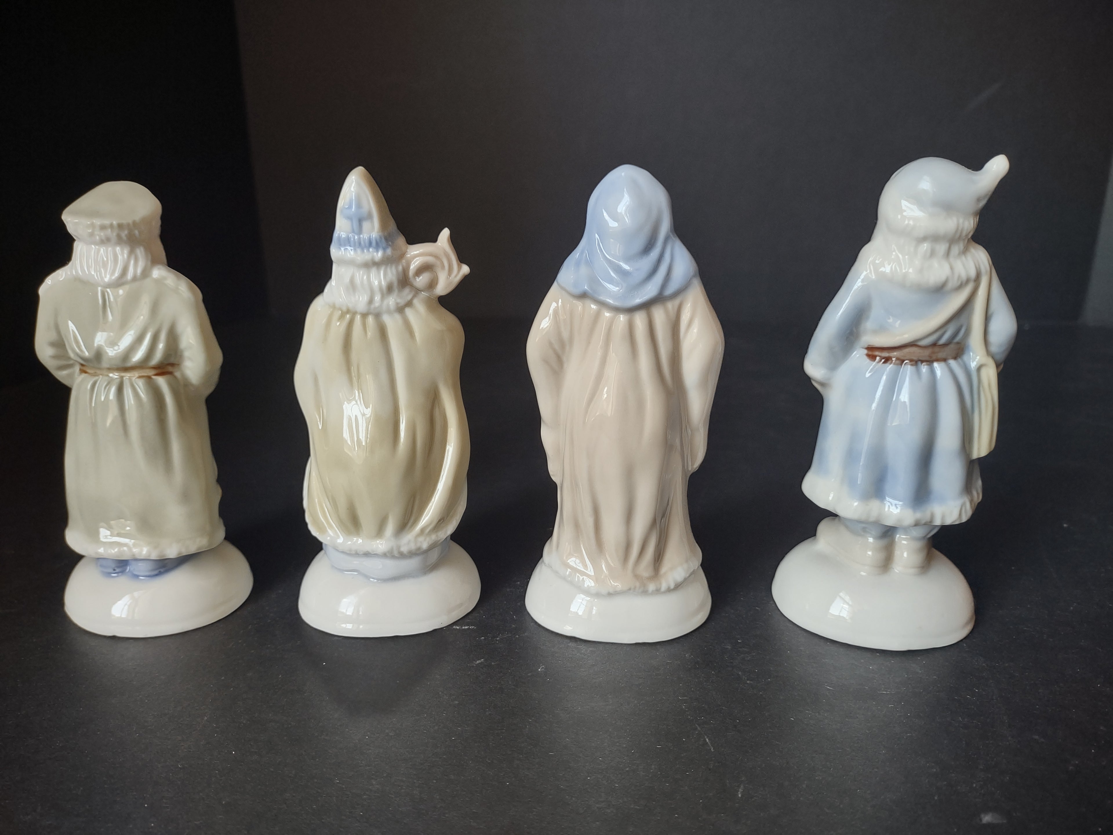 Vintage Set 4 Santa Claus Ceramic Blue White 5" Poland Holland (lot 1208)
