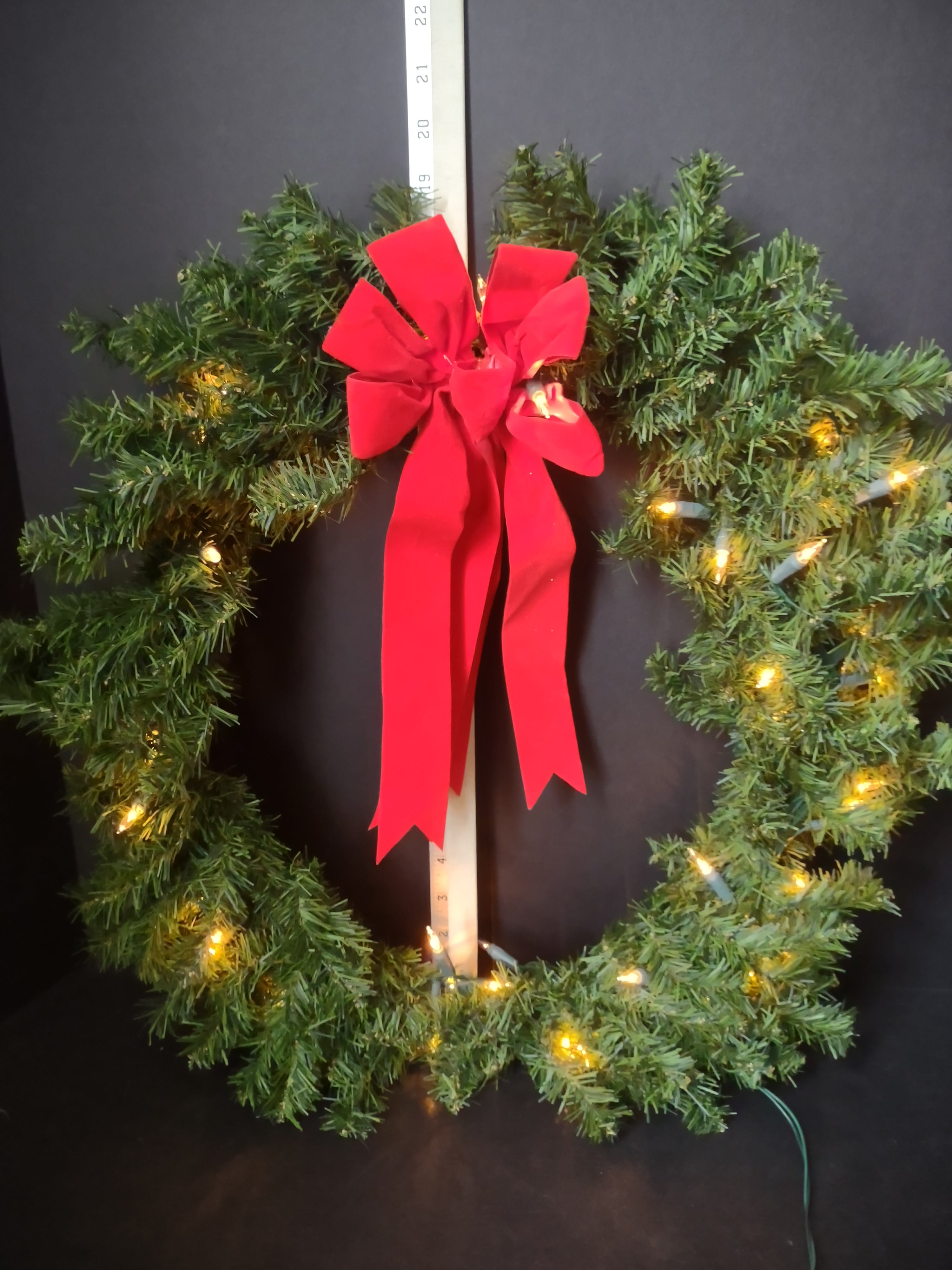 Vintage Artificial Christmas Poinsettia Light Up Tree Wreath Garland (lot 1229)