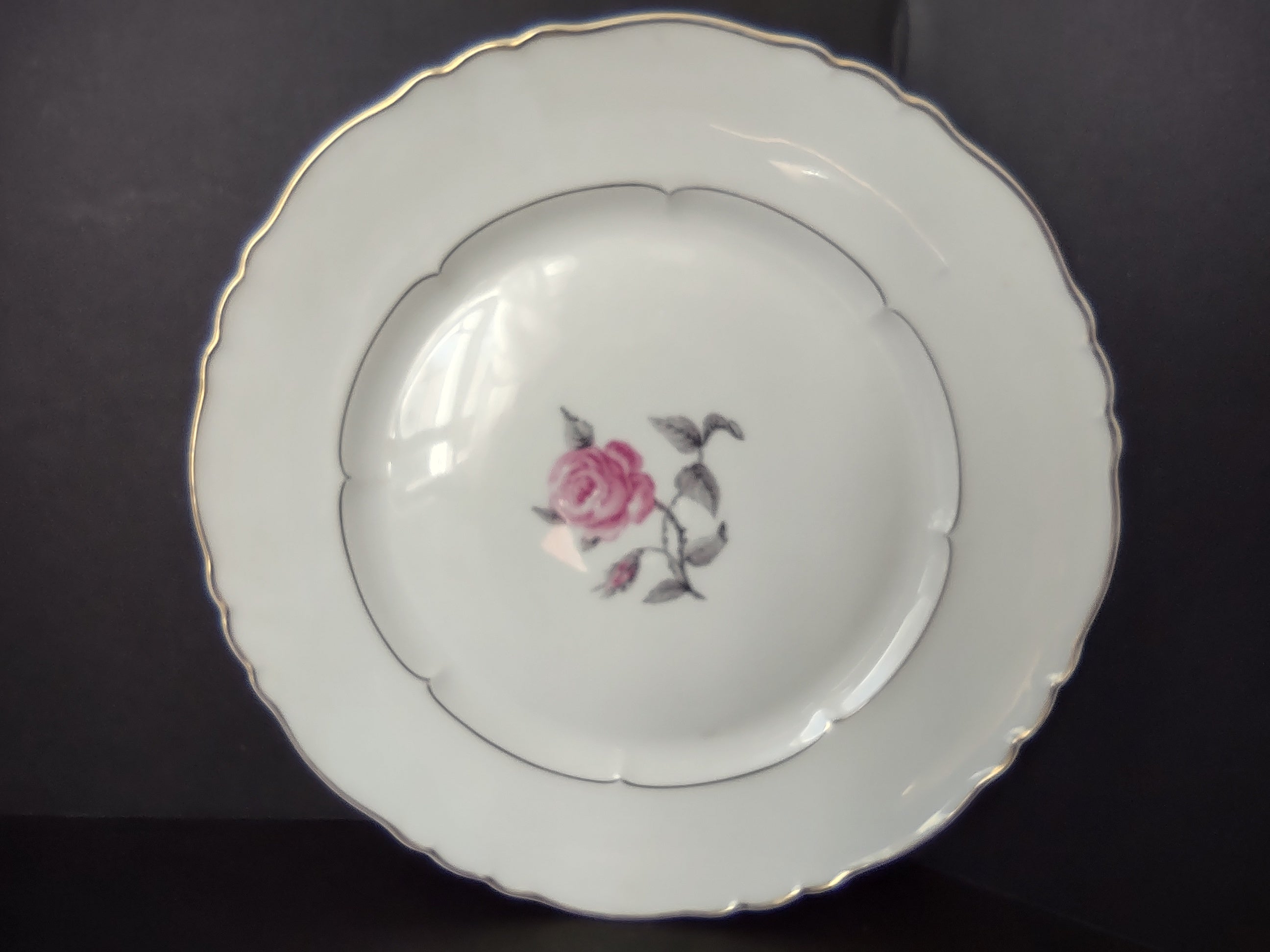 Haviland Limoges French Cottage Chic Bagatelle Rose Dinner Plate (lot 1123)
