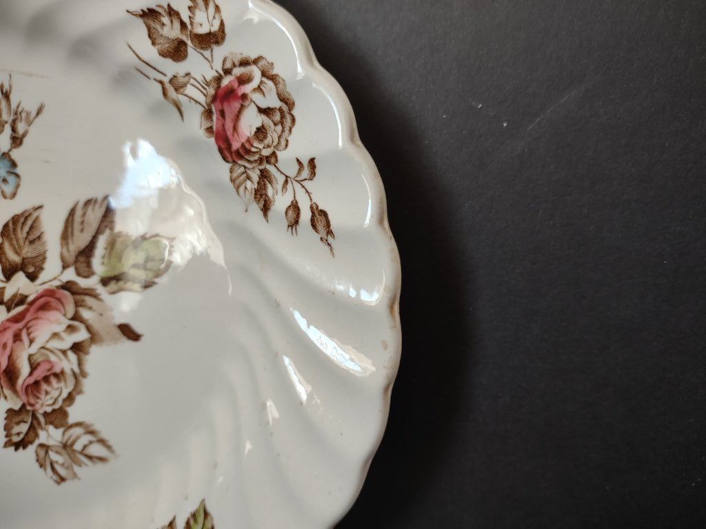 Johnson Brothers Staffordshire Bouquet Serving Platter CRAZING (lot 5597)
