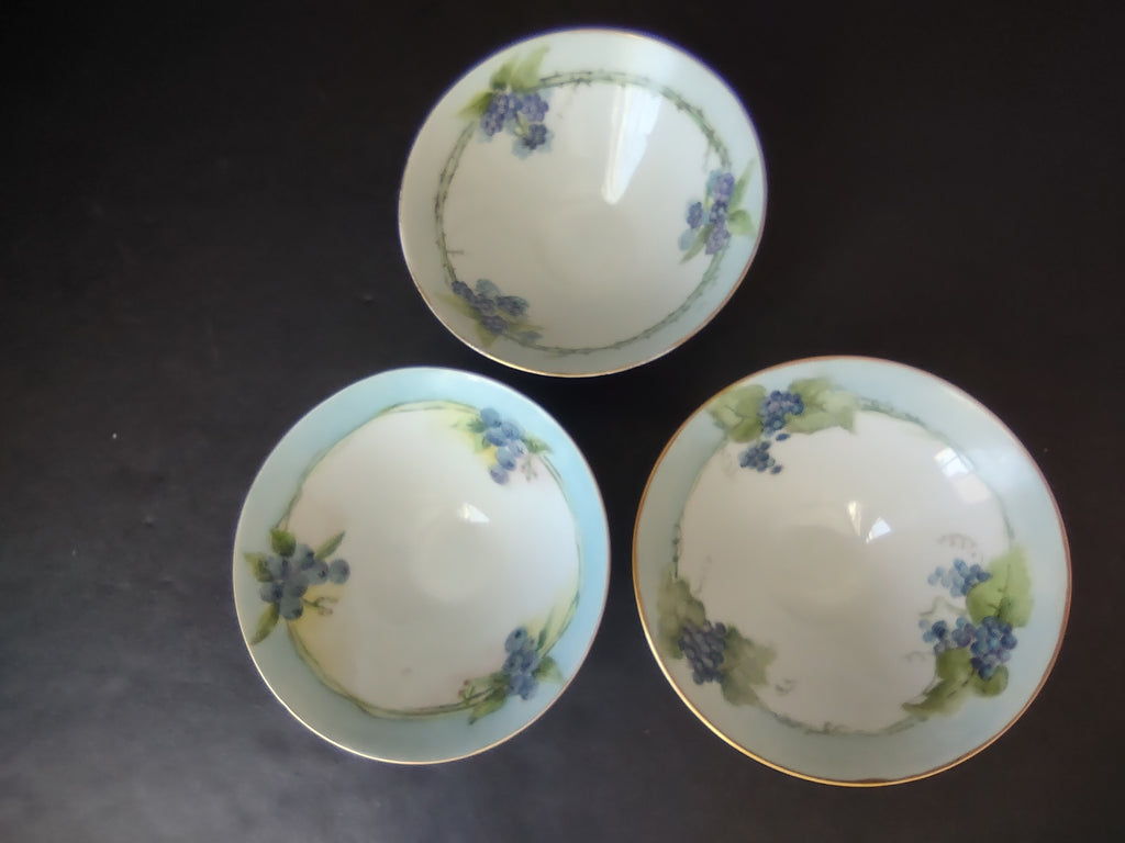 French Cottage Chic Set of 3 Dessert Footed Bowls Blue Berry Design (lot 1095)
