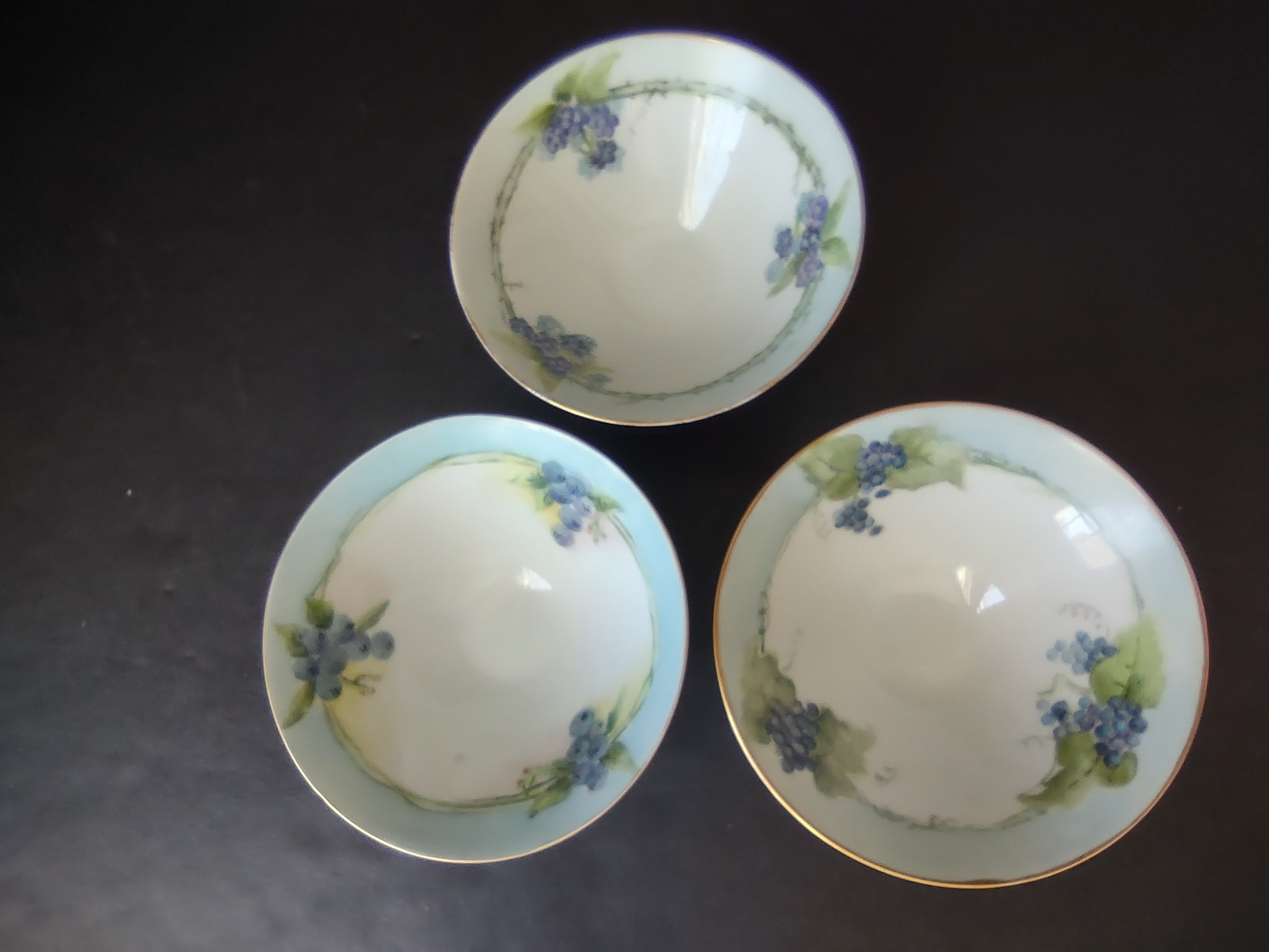 French Cottage Chic Set of 3 Dessert Footed Bowls Blue Berry Design (lot 1095)