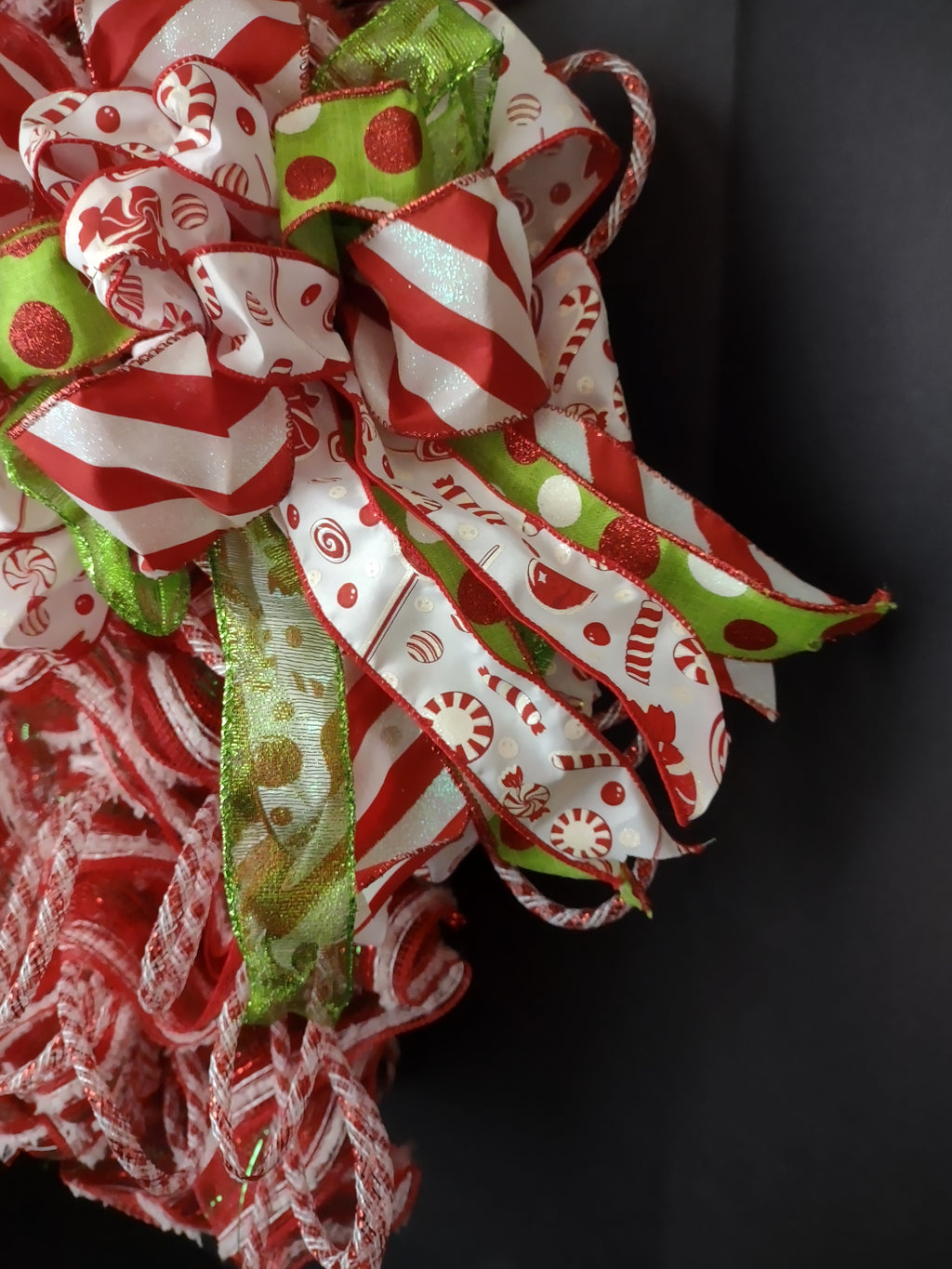 Christmas Mesh Ribbon Decor Candy Cane Wreath Handmade (lot 1410)