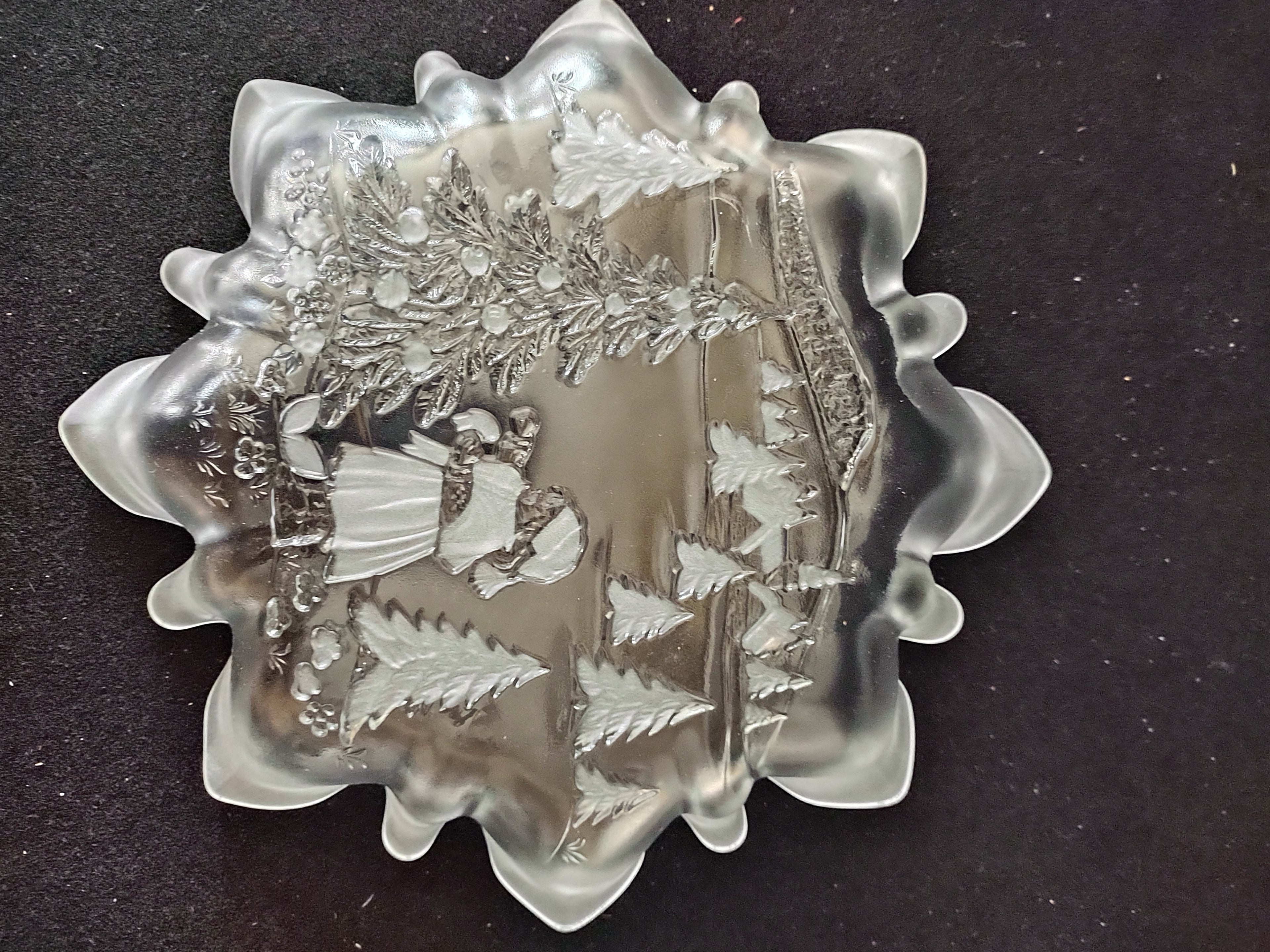 Vintage Mikasa Christmas Story 9 3/4" Bon Bon Plate Child Tree (Lot 3637)