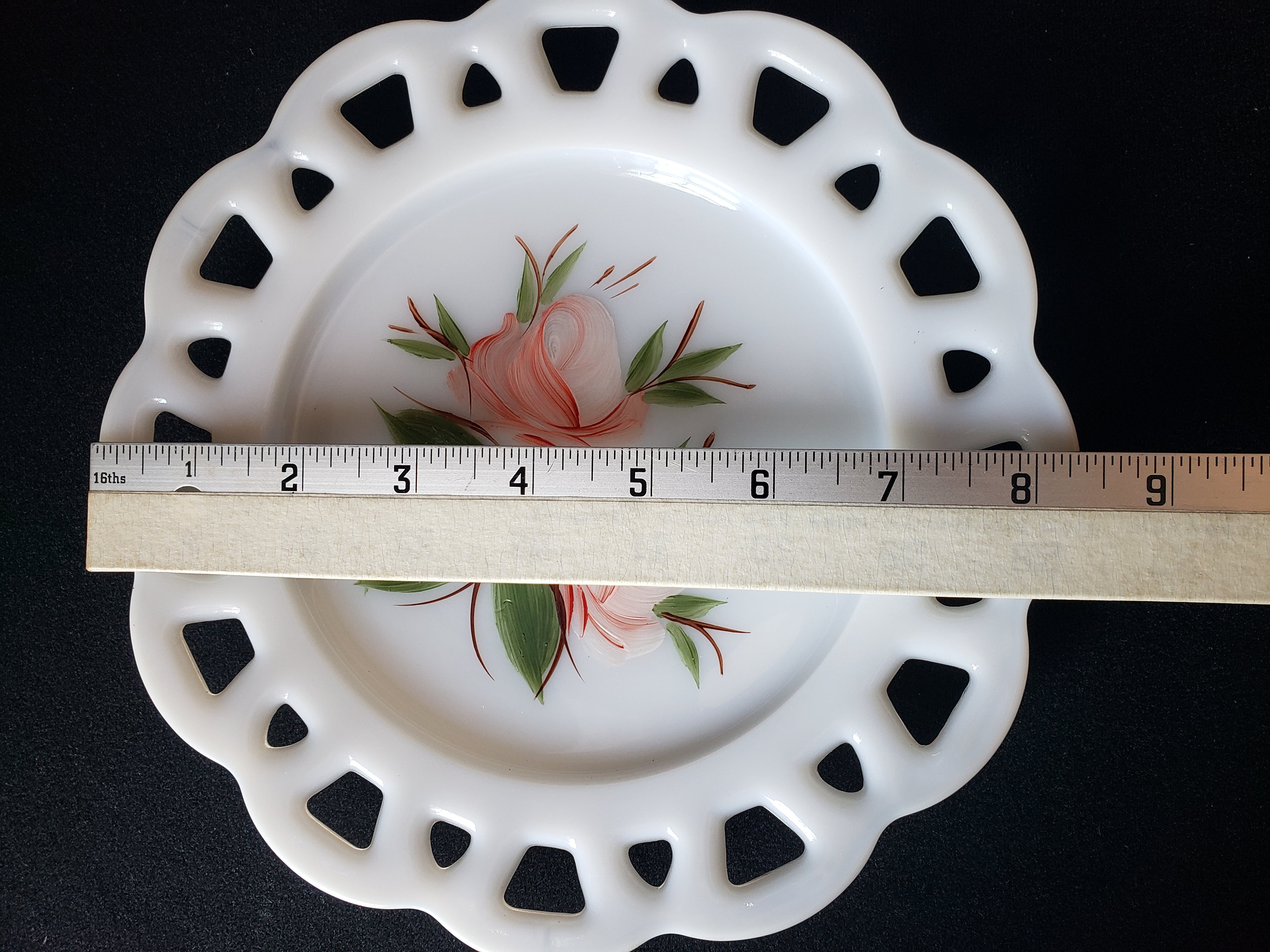 Vintage Westmoreland Roses Motif Milk Glass Wall Plate (lot 2187)