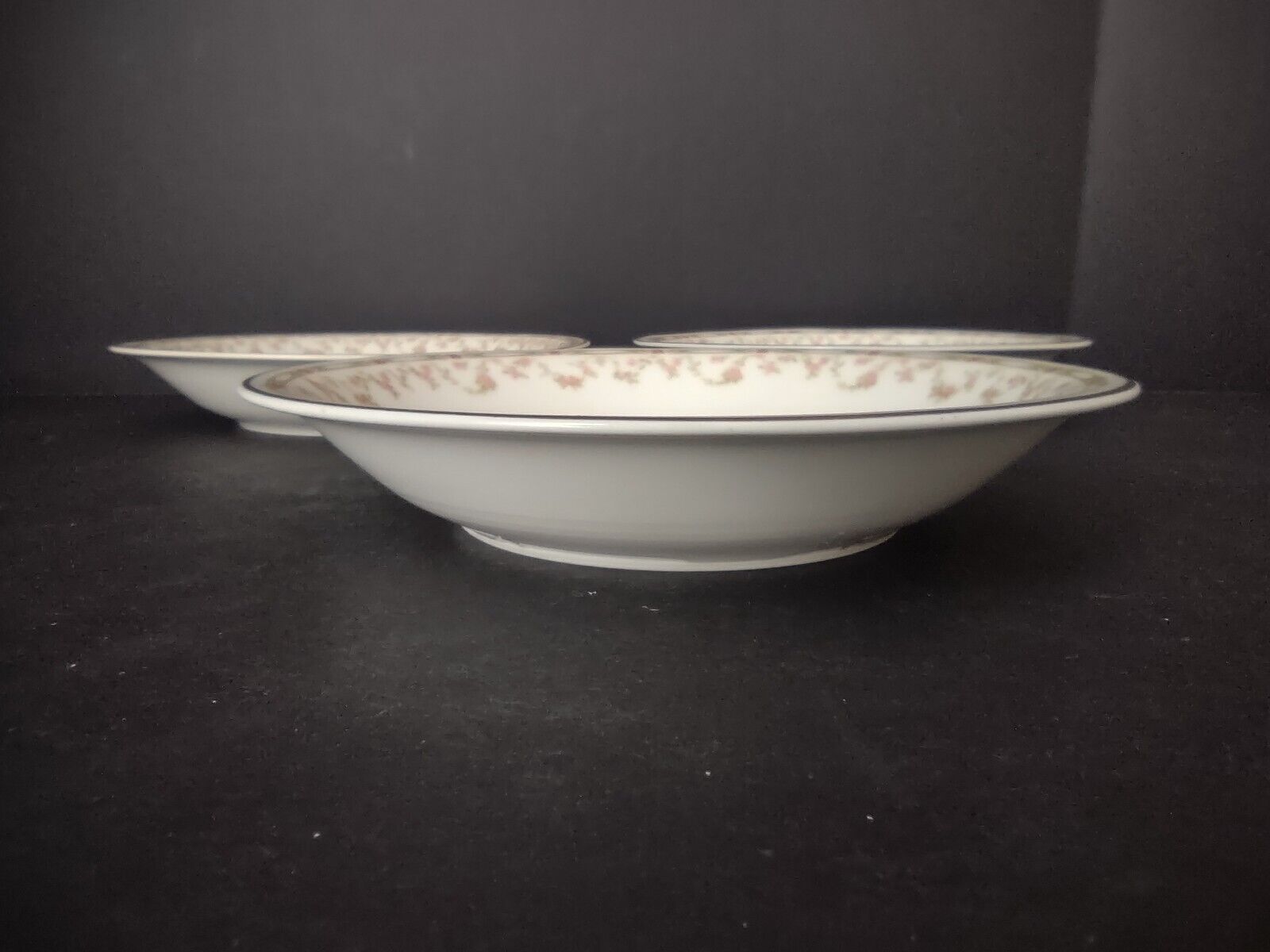 Haviland Limoges Schleiger 346 Red Rose 3 x Coupe Soup Plate 7-1/2" (lot 544)