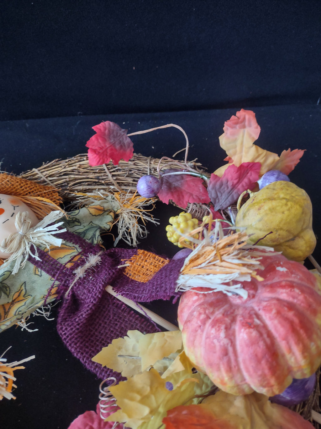 Halloween/Thanksgiving/Fall Scarecrow Leaf Pumpkin Fruit Twig Wreath (Lot 3455)
