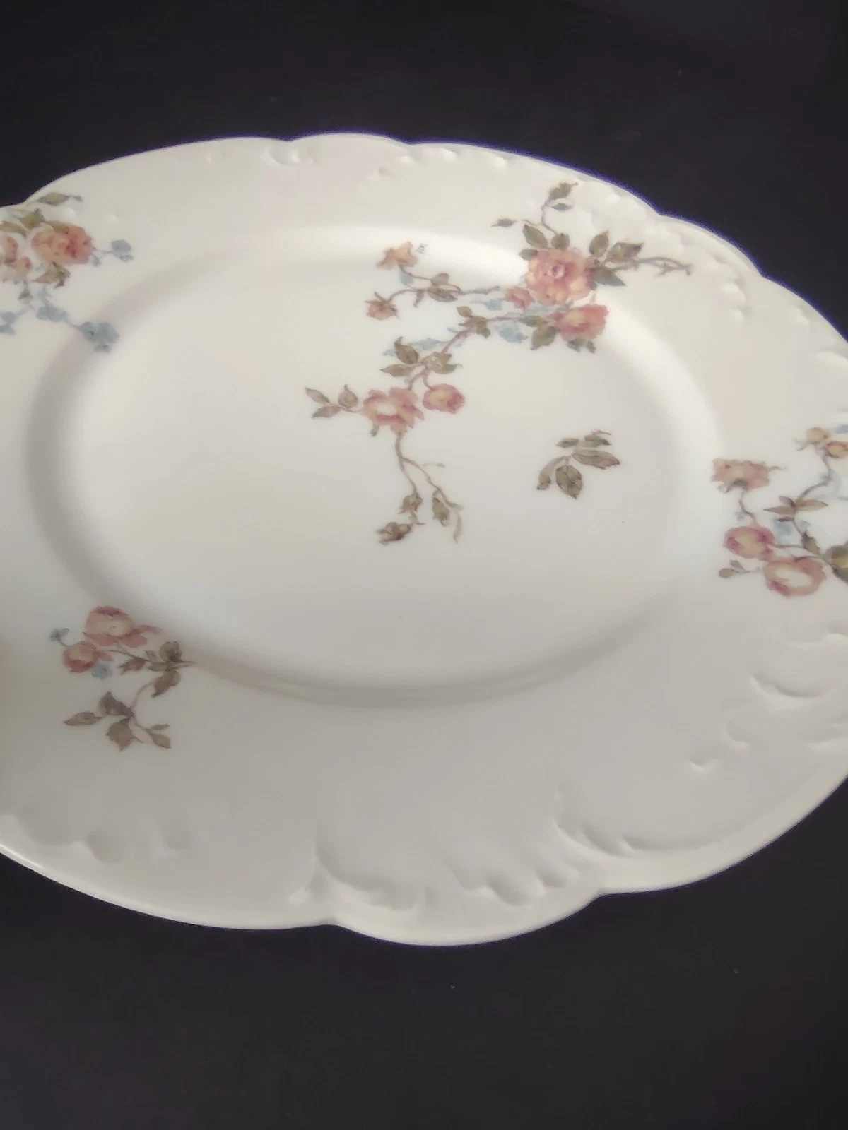 Antique French Cottage Haviland Limoges Red Rose Dinner Plate 9-1/2" (lot 956)