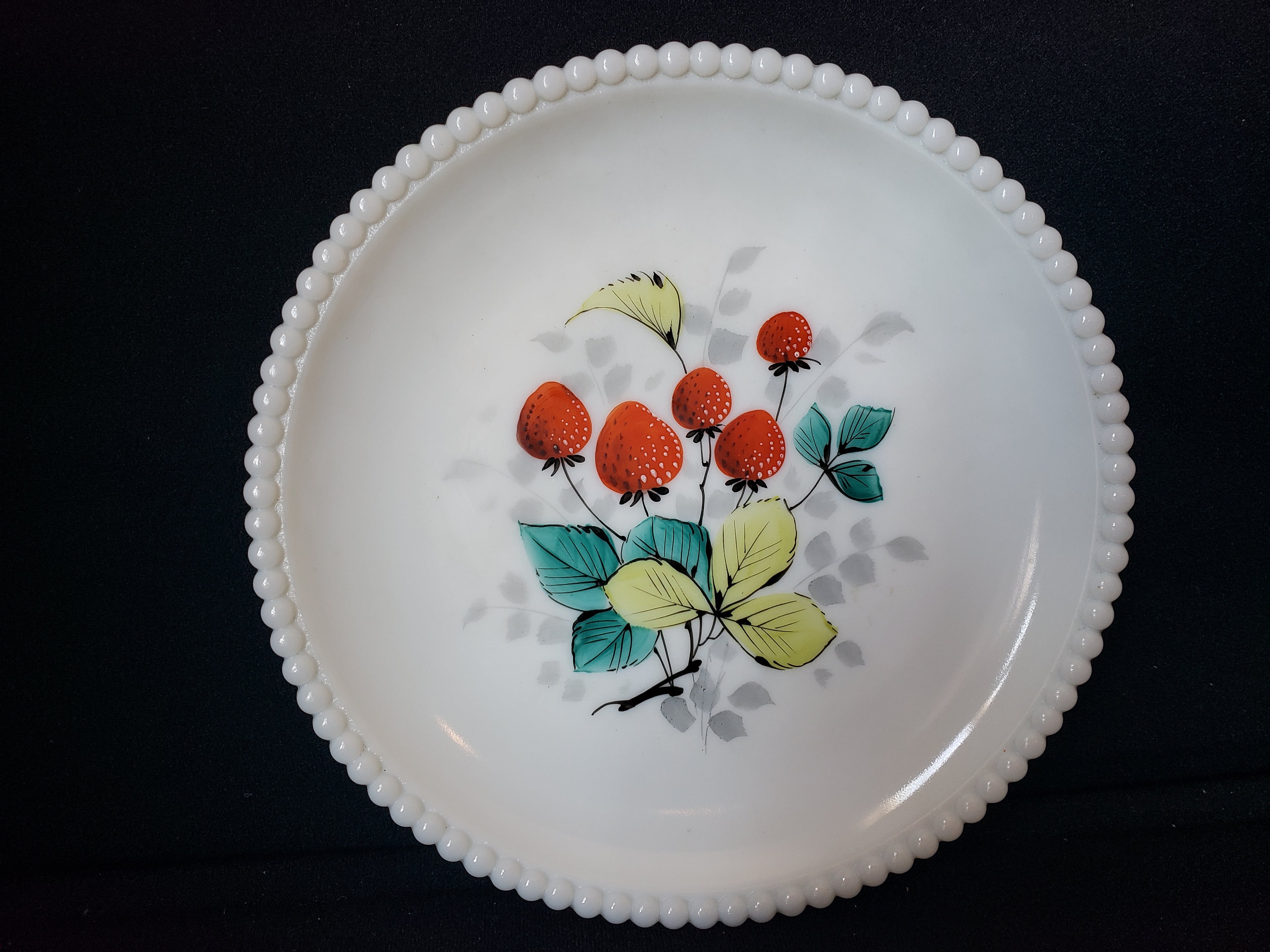 Vintage Westmoreland Strawberry Motif Milk Glass Dessert Plate (lot 2185)