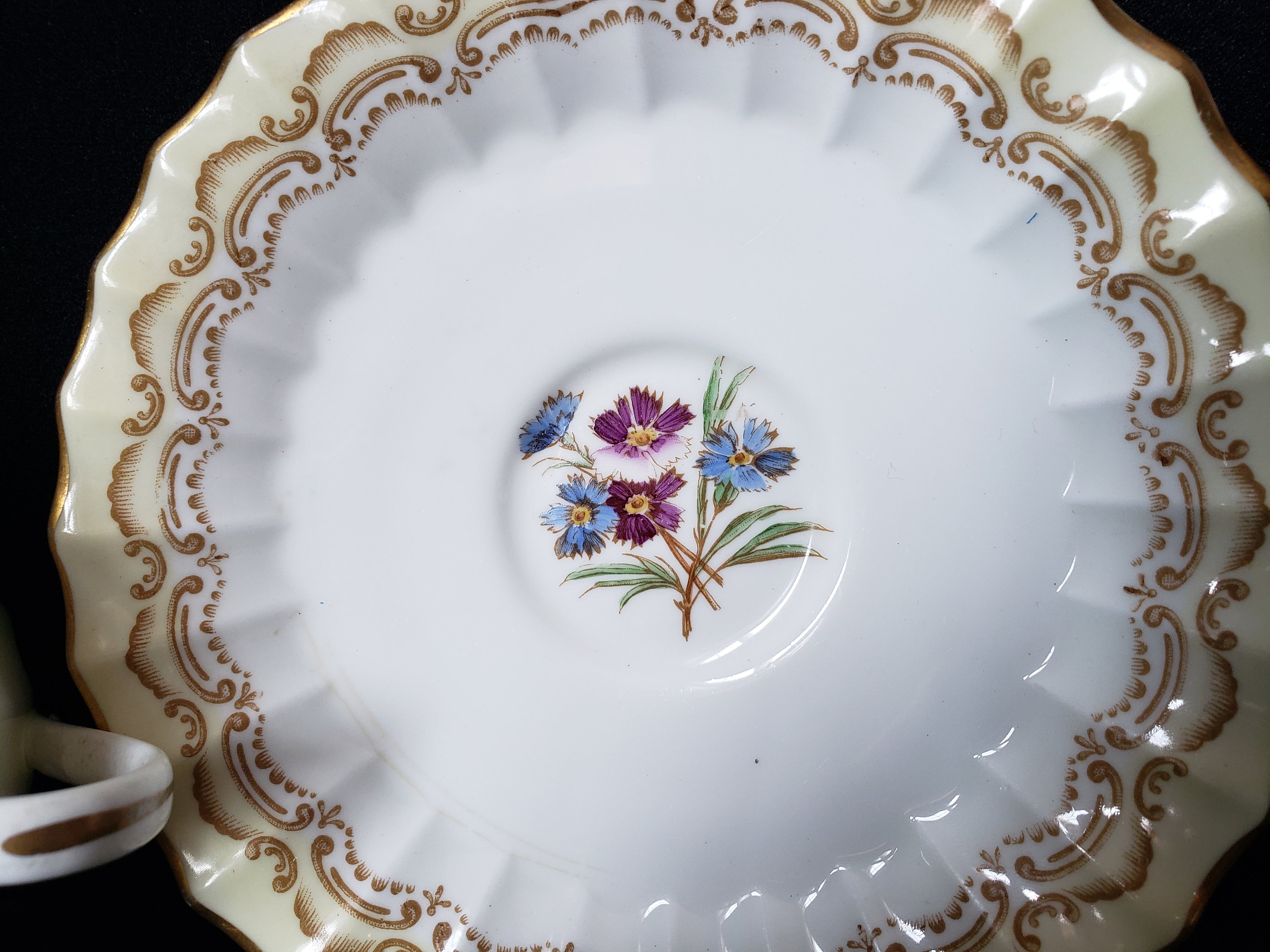 Vintage Royal Worcester Cromwell Tea Cup (lot 2100)