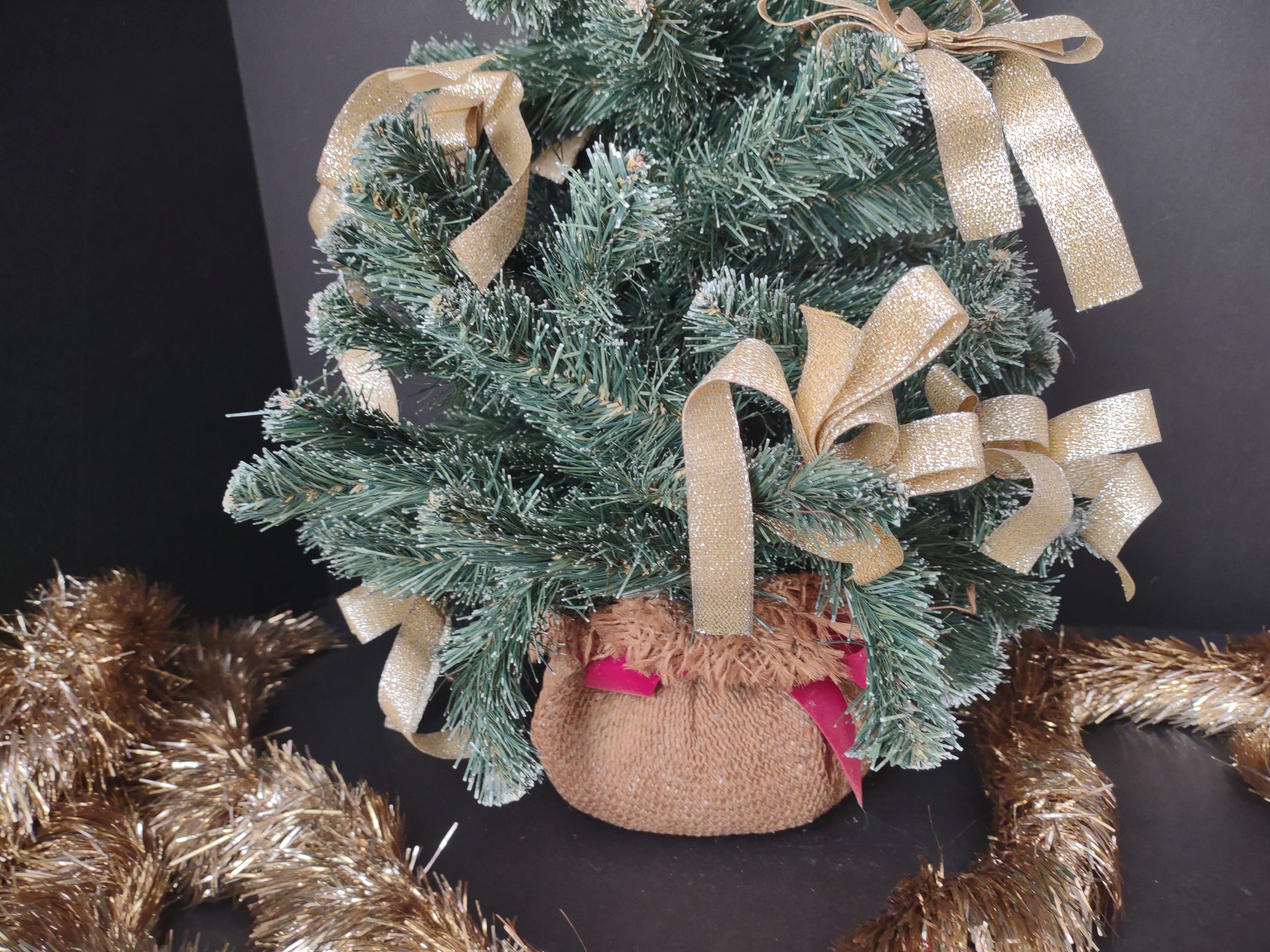 Christmas Holiday Small 20" Tree Gold Garland (lot 1284)
