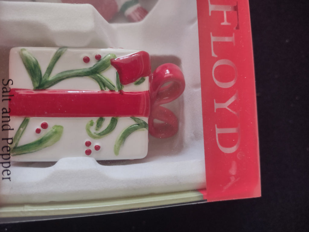 Fitz Floyd Christmas Jingle Be Merry Santa Gift Salt Pepper Shaker (Lot 3513)
