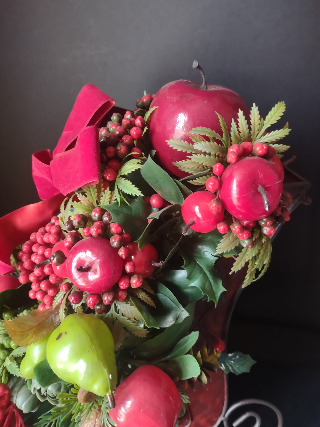 Christmas TabletopCenterpiece Decor Sleigh Apples Nuts Berries Pear (lot 1590)