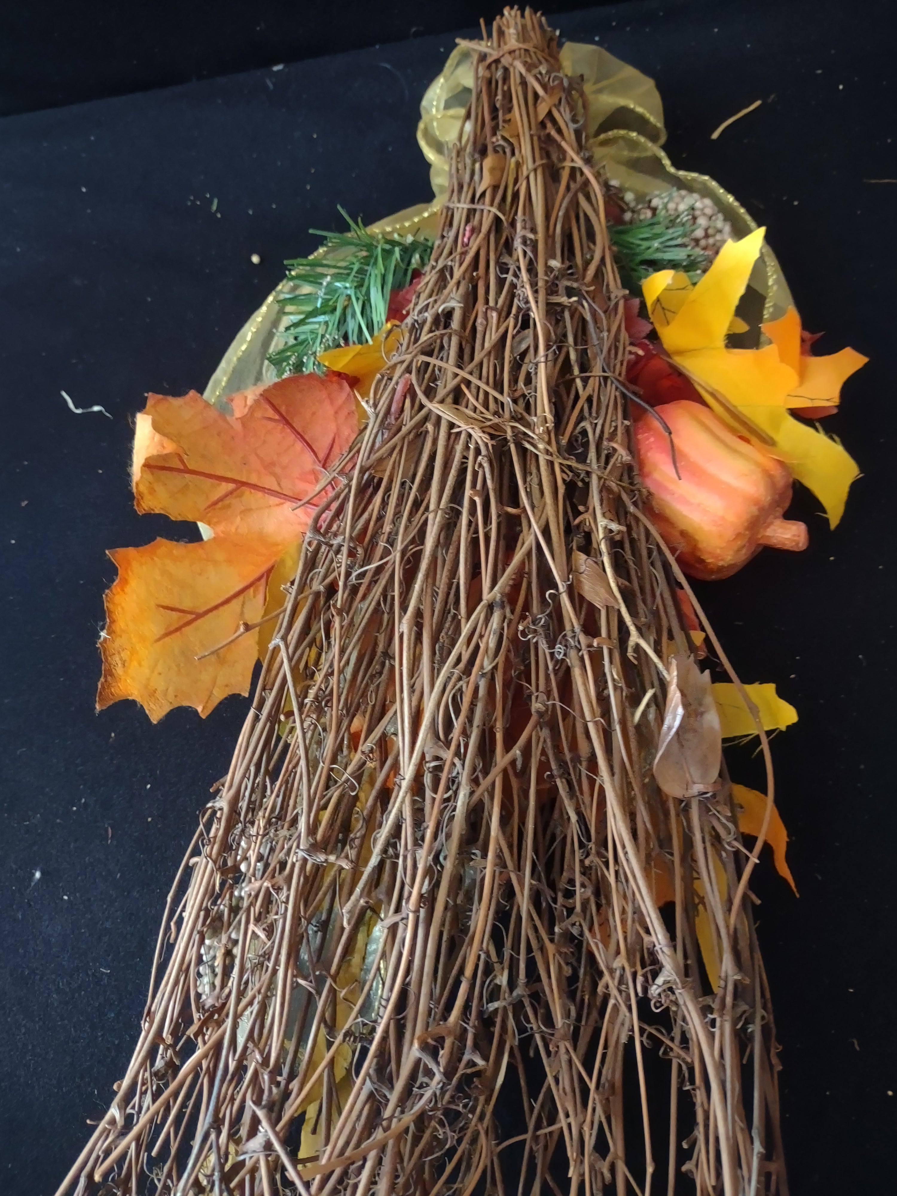 Rustic Thanksgiving/Halloween/Fall Sunflower Leaf Twig Wall Hangings (Lot 3457)