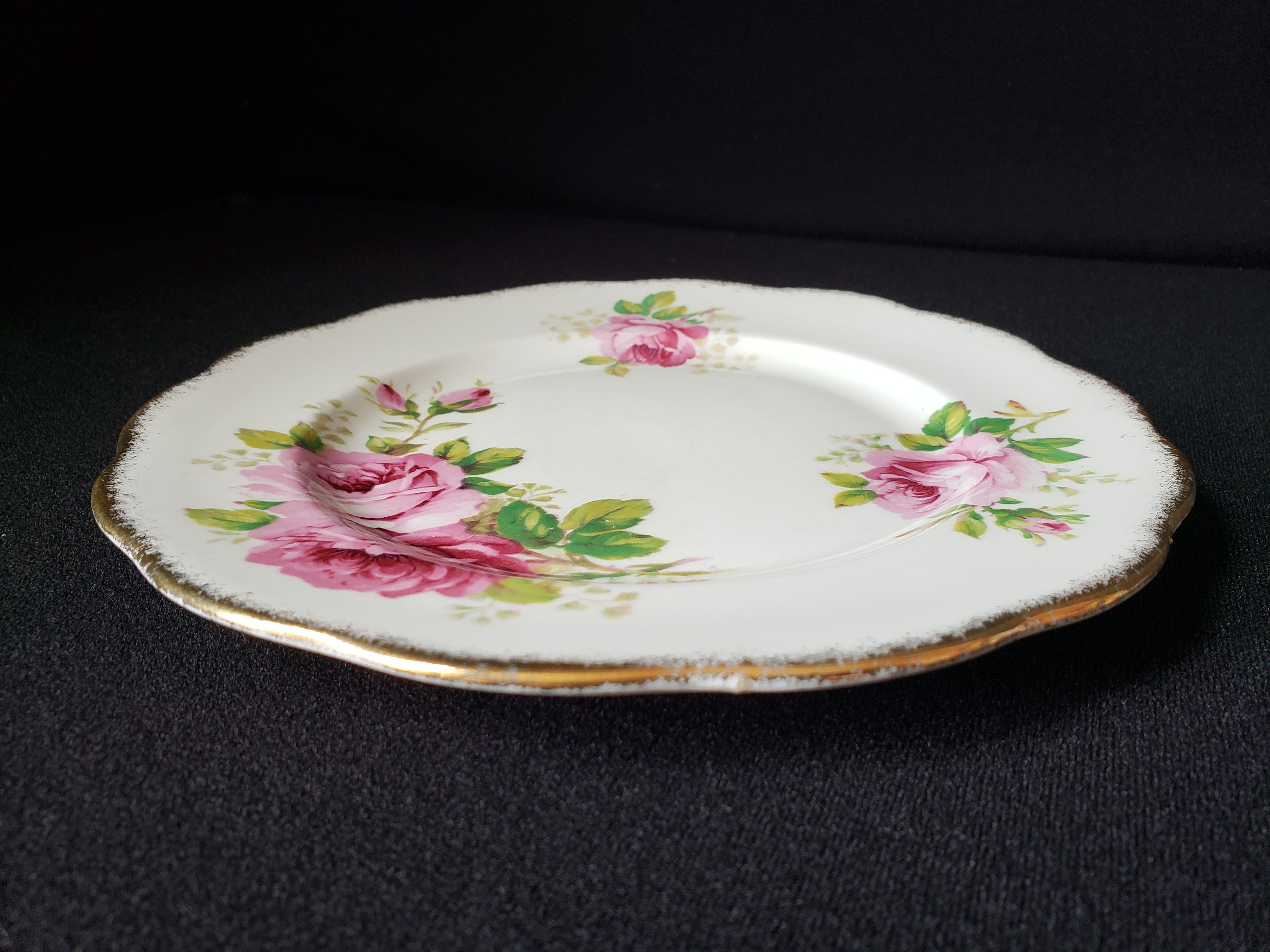 Vintage Royal Albert American Beauty Dessert or Salad Plate 8" (lot 2050)