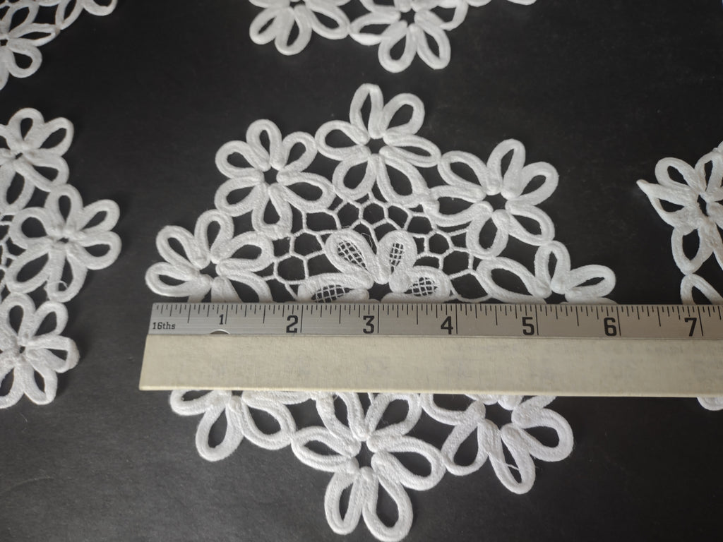 Set of 10 Snowflake Doilies 6" White (lot 1755)