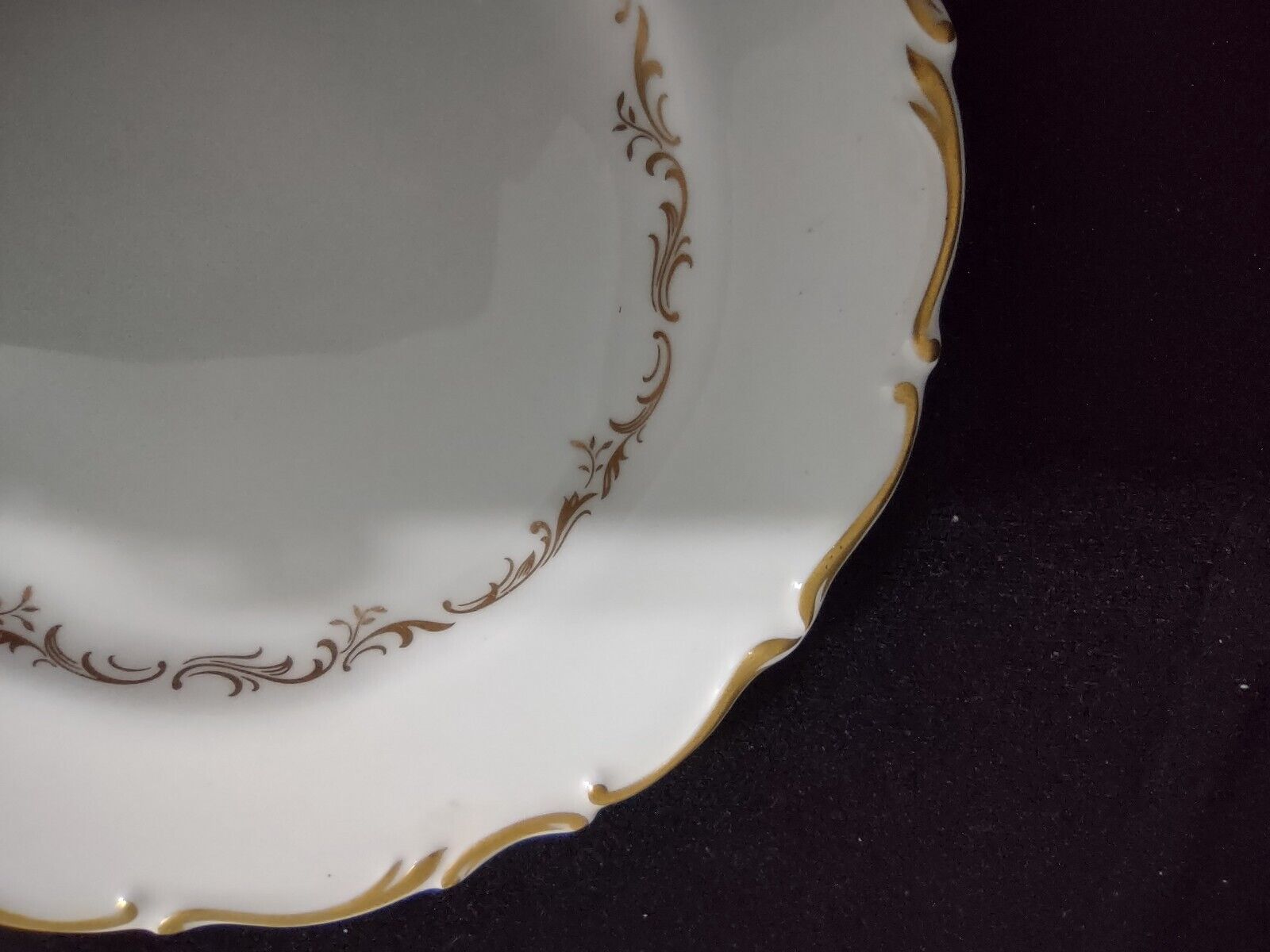 055 Vintage Royal Doulton Plate Bread Desert White Gold Trim 6-1/2"