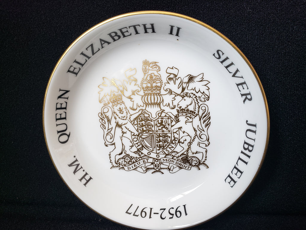 Vintage Royal Worcester H.M. Queen Elizabeth II Jubilee Dish 4-1/2" (lot 2085)