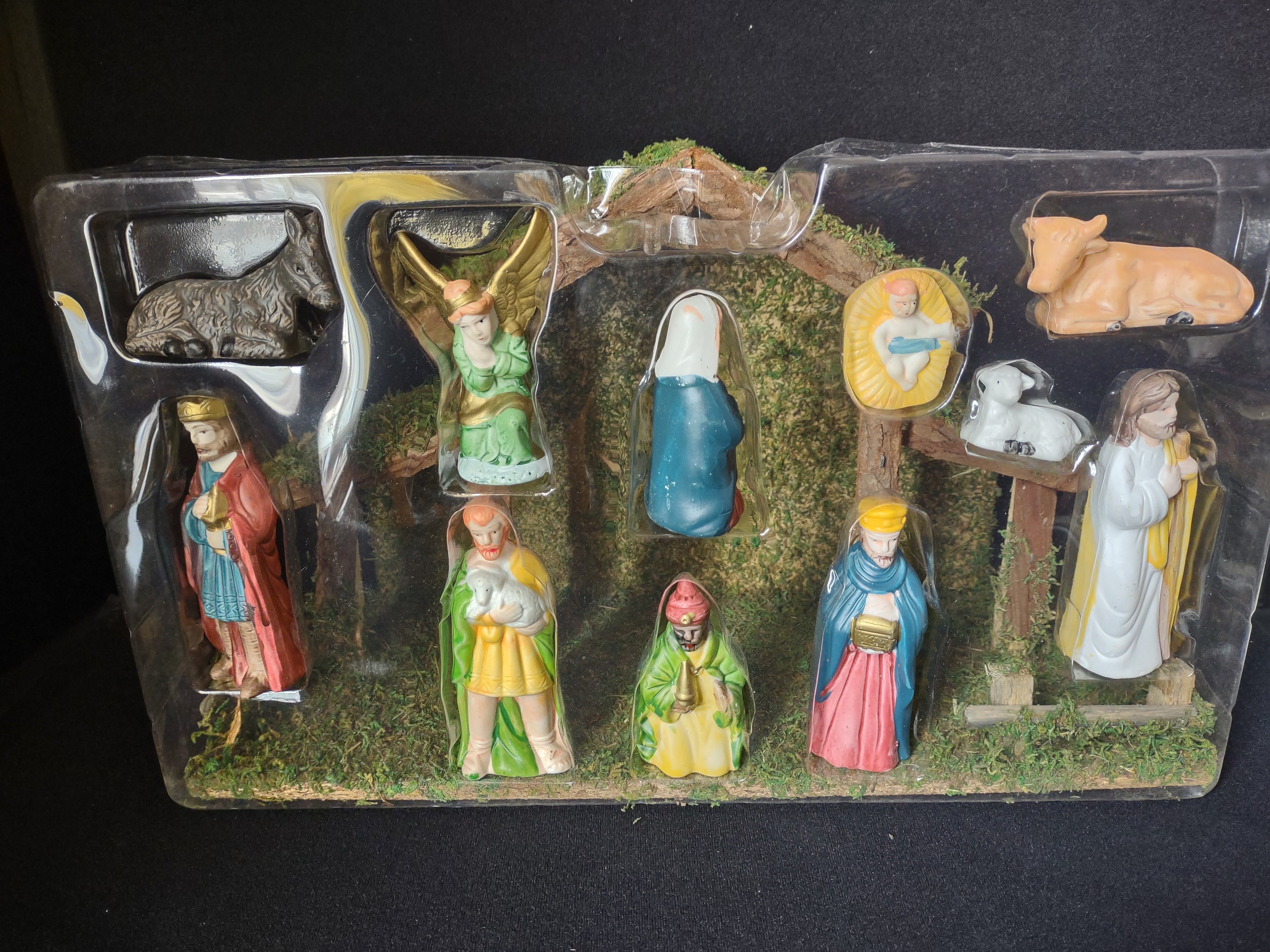 Christmas Porcelain Nativity Set 11 pc with Stable (lot 1587)