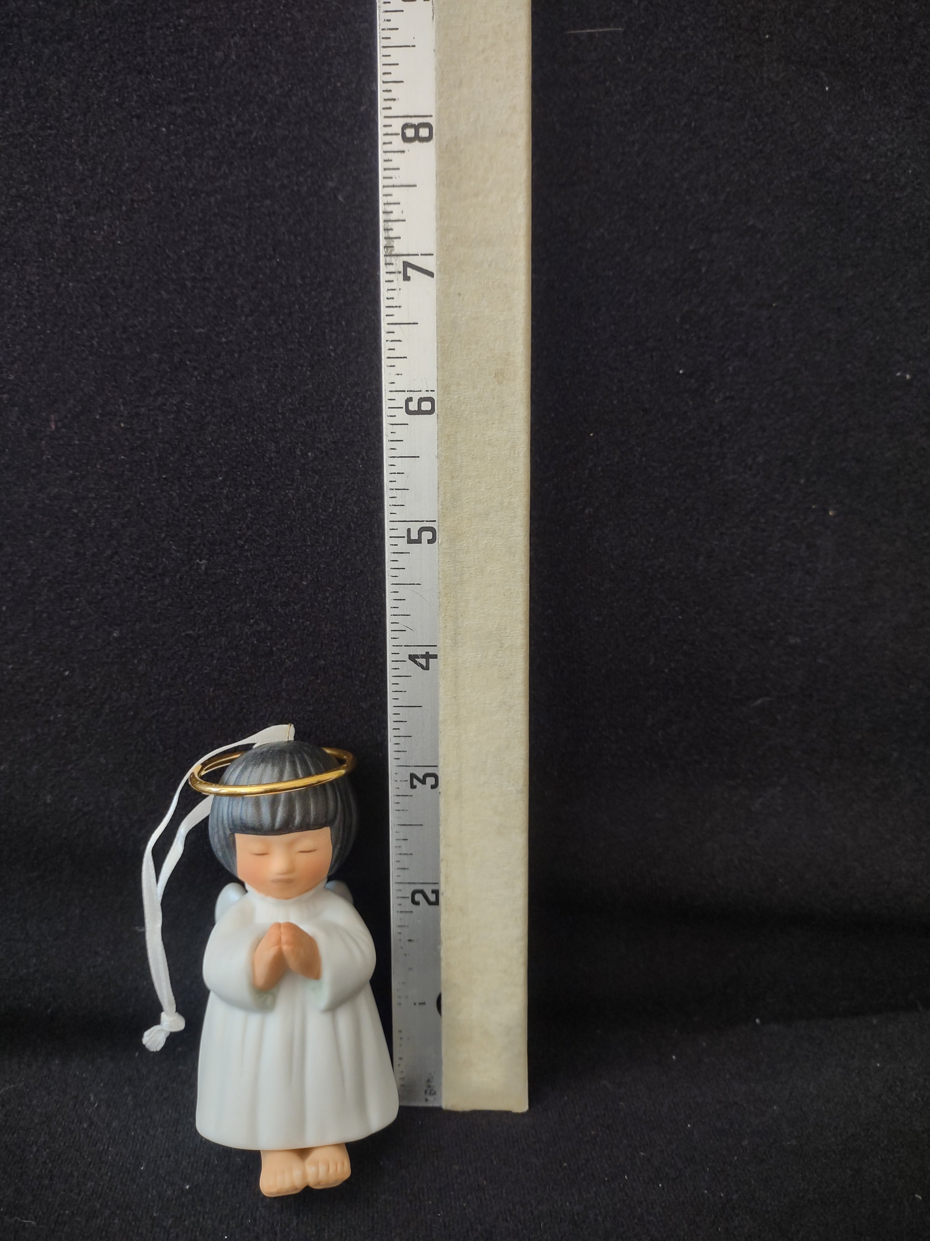 Vintage 1995 Hallmark Angel Bell Carole Praying (Lot 4137)