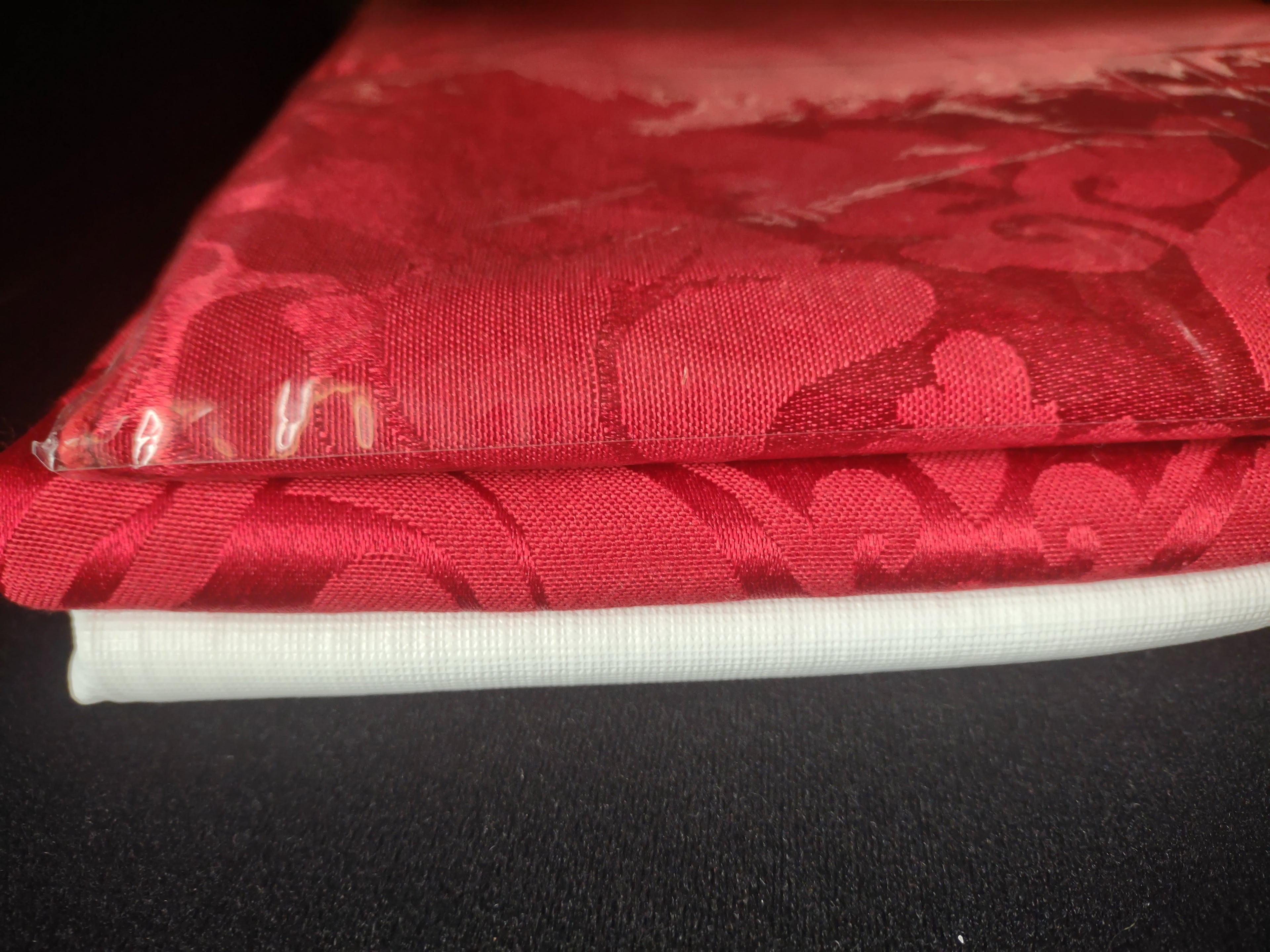 Red Table Round 70" Tablecloth Vinyl Table Pad 6 Coordinating Napkins lot 1744