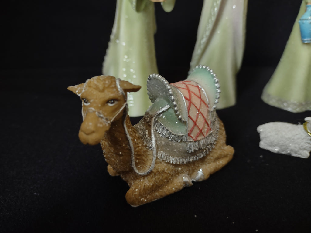 Nativity Hawthorne Village King Gaspar Melchior Lady w Urns Camel Lamb (lot 2288)