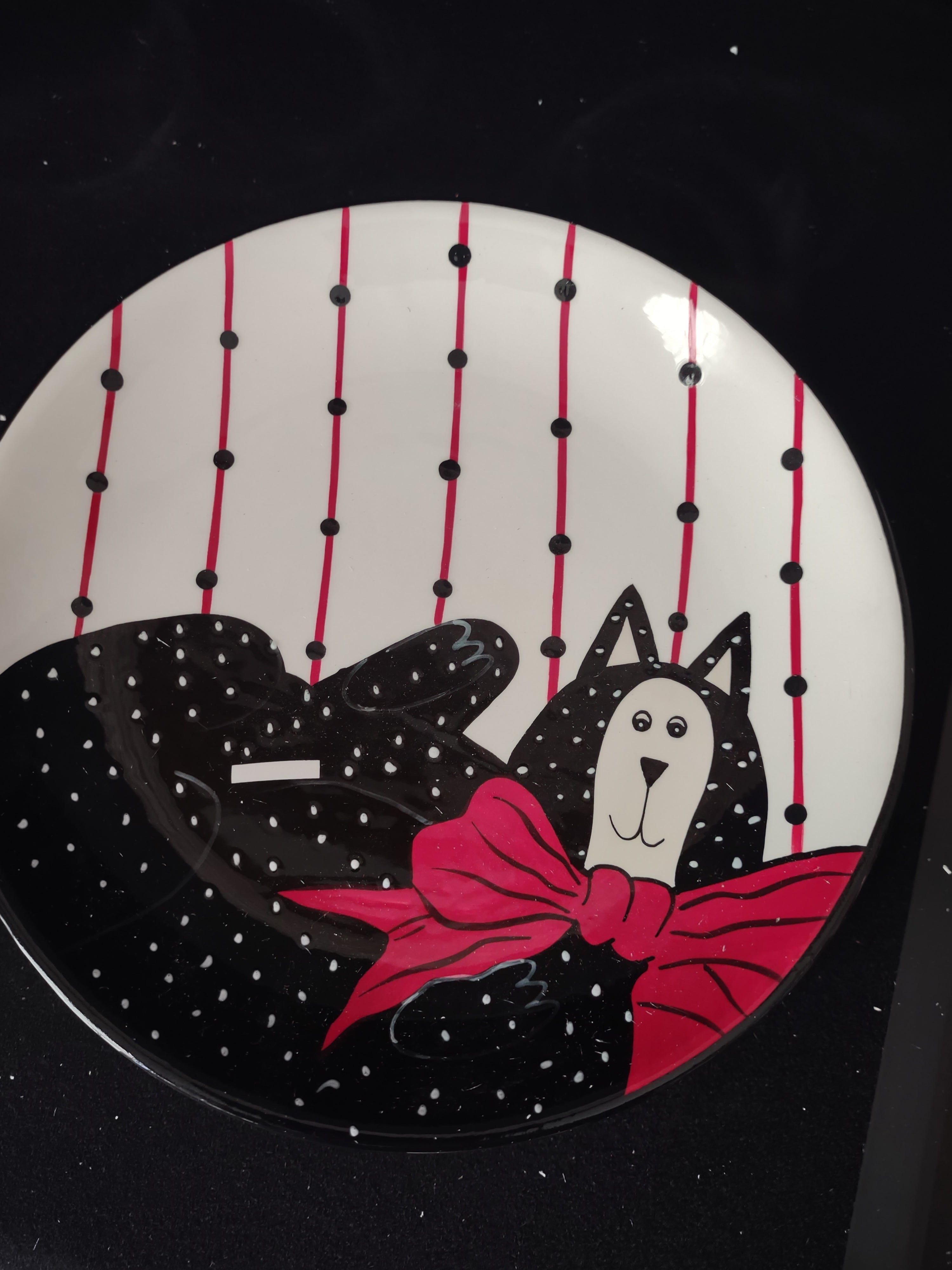 Boyds Home Kitty Dessert/ Salad Plates White Black Red set of 4 (lot 2387)