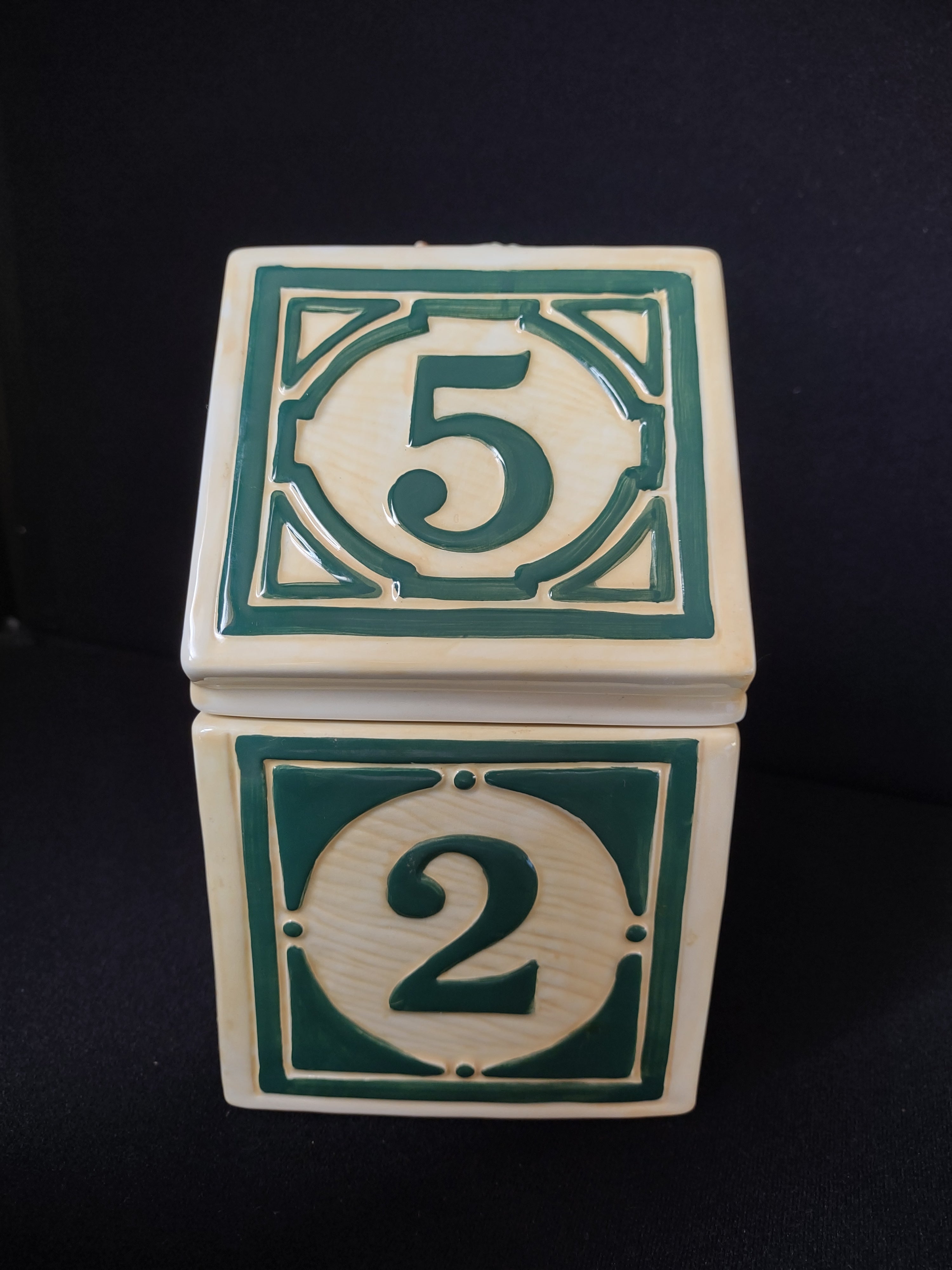 Christmas Pfaltzgraff ABC Block Candy Dish (lot 1518)