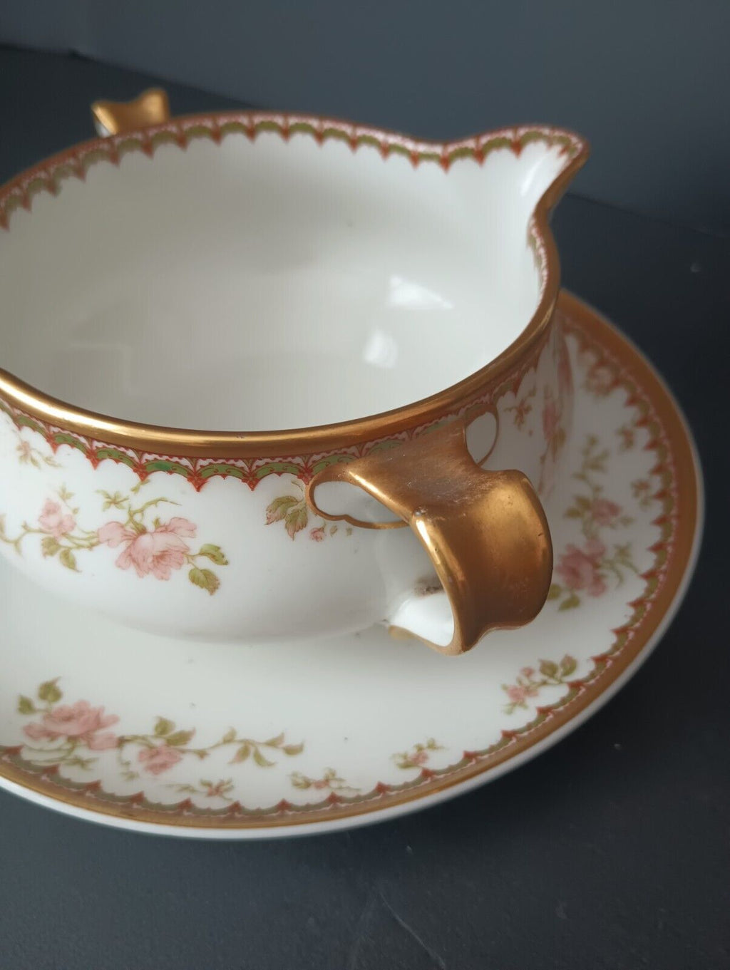 Haviland France Limoges Thanksgiving Round Gravy Boat Plate Attached (lot 380)