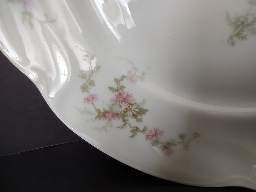 Haviland Limoges Dinner Plate Pink Thistle & Daisy (lot 880)