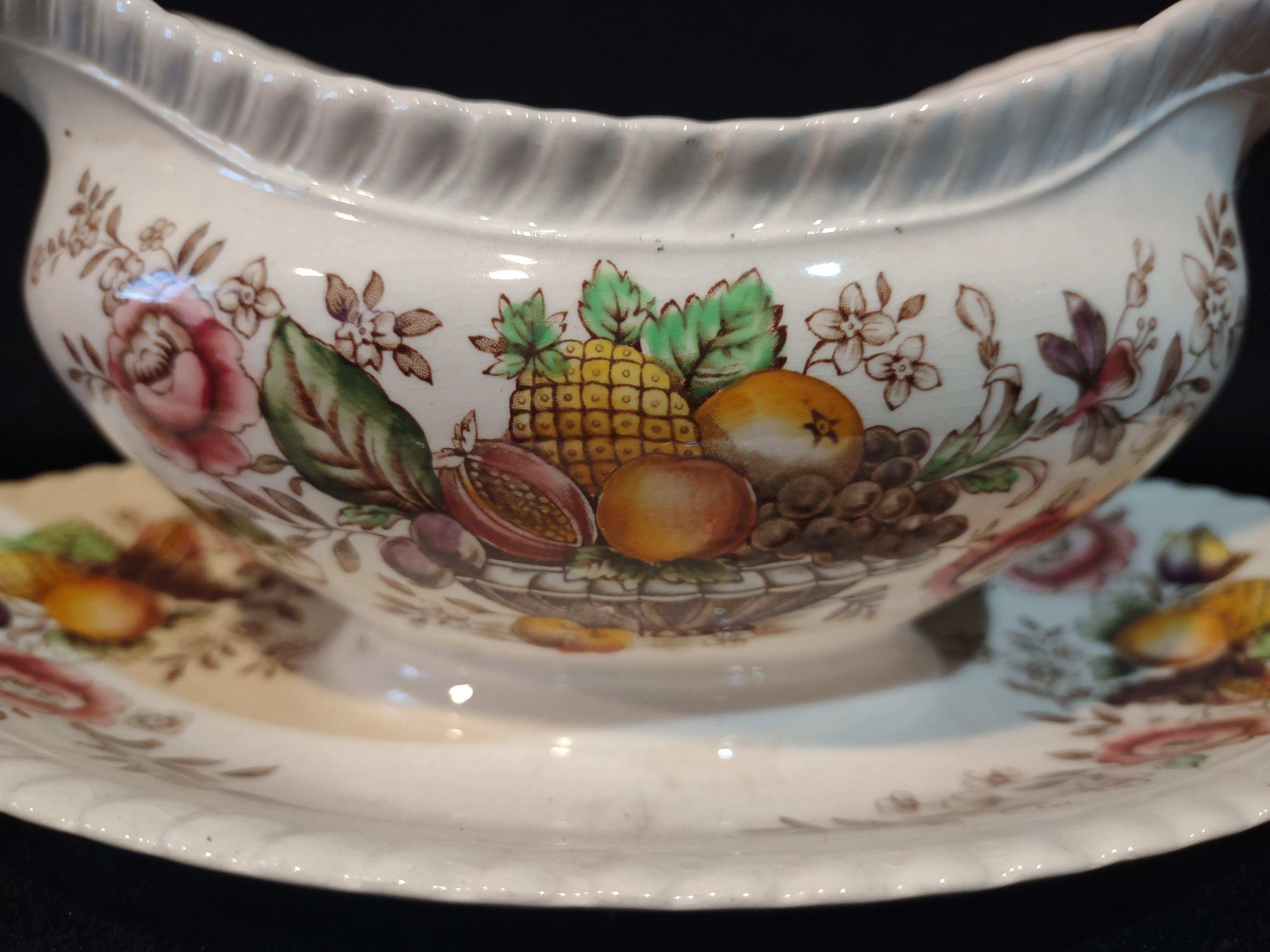 Vintage Johnson Pomona Windsor Ware Gravy Boat England Ironstone (lot 5612)