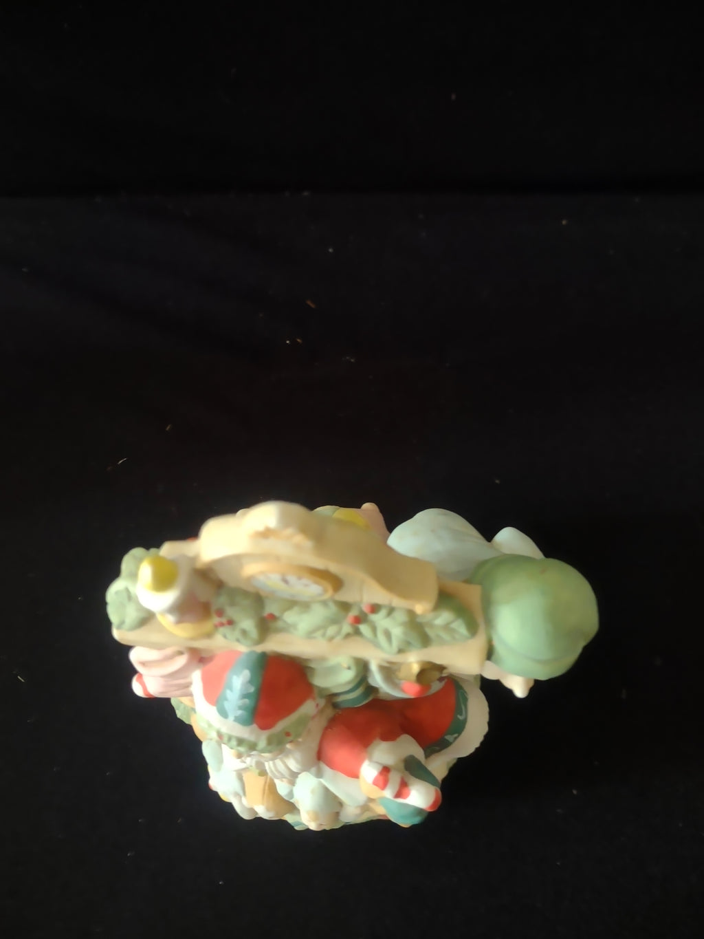 Vintage Porcelain Music Box Plays Santa Claus Is Coming To Town (Lot 3553)